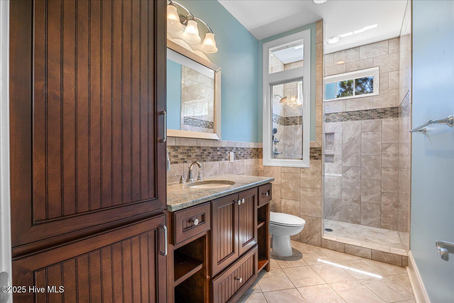 100529543 | Photo 33