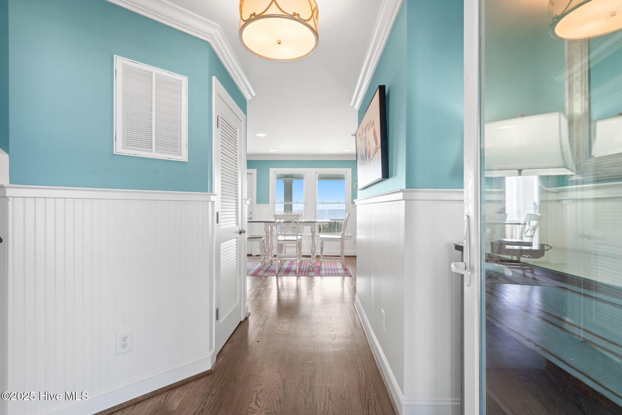 100542576 | Photo 38