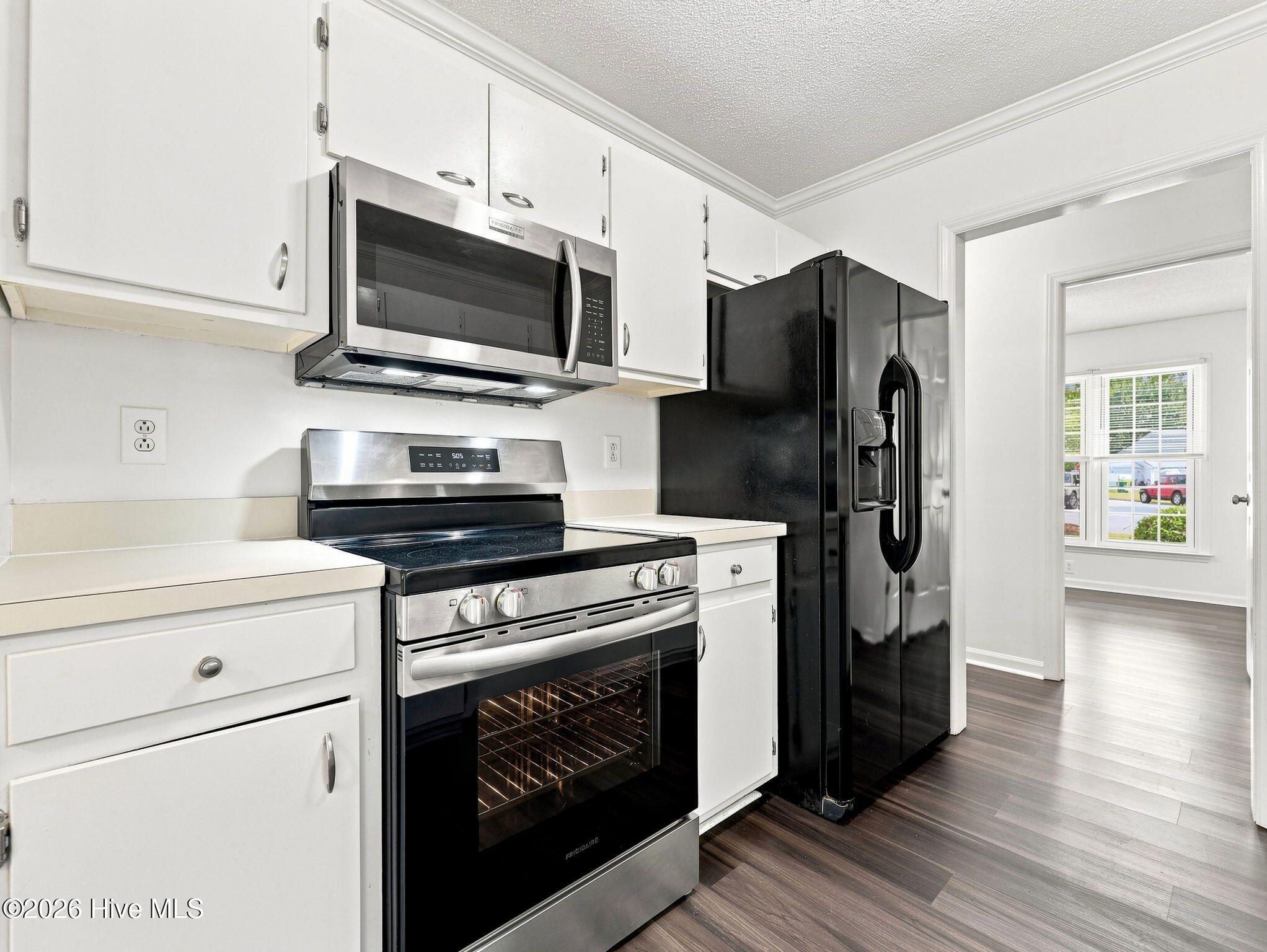 100591032 | Photo 10