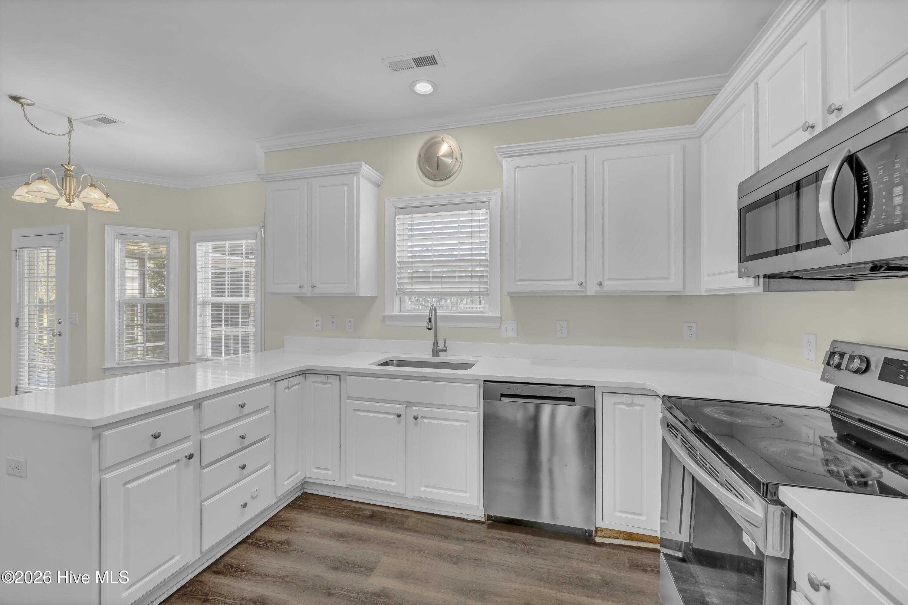 100541932 | Photo 13