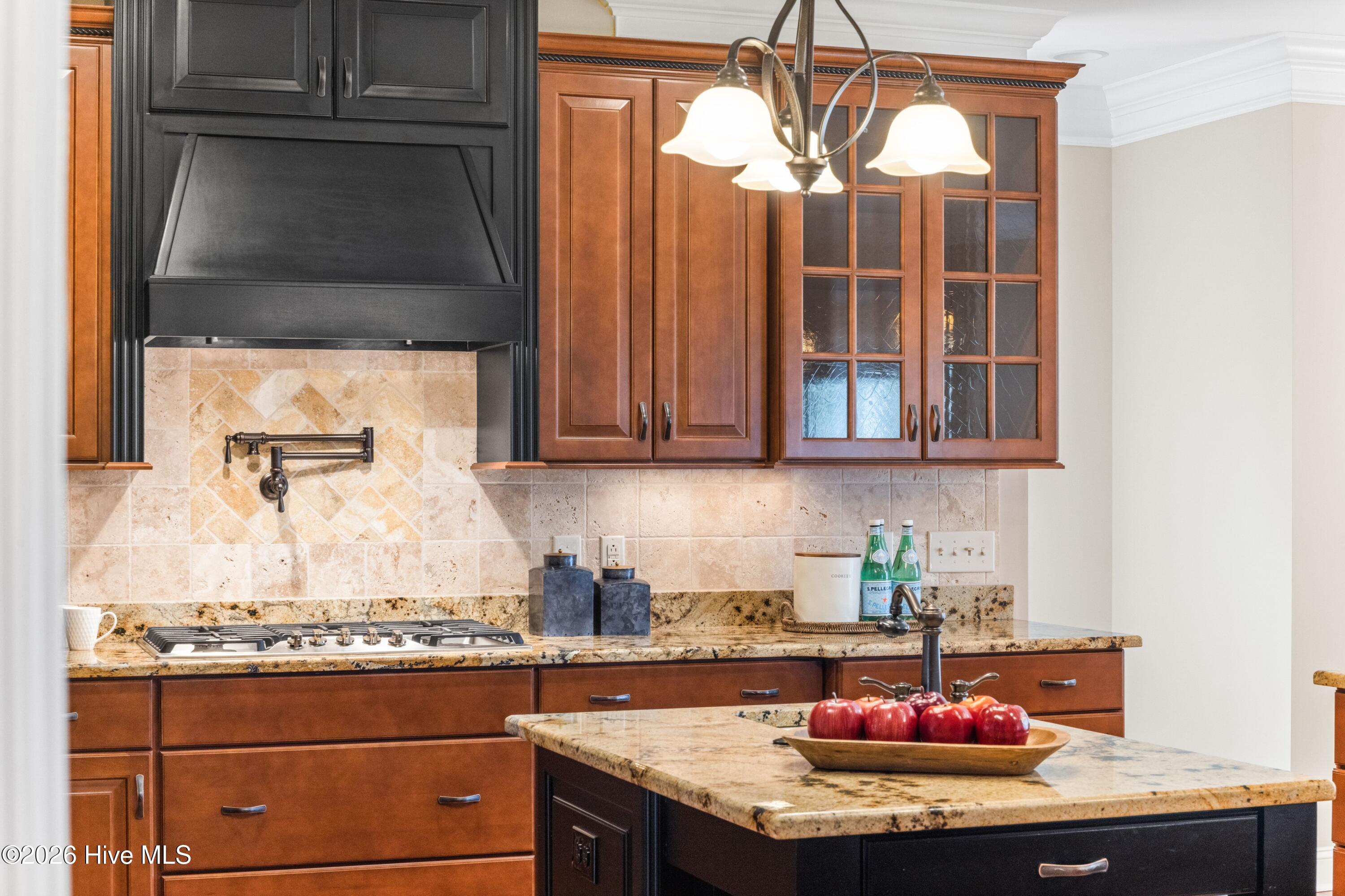 100560596 | Photo 14