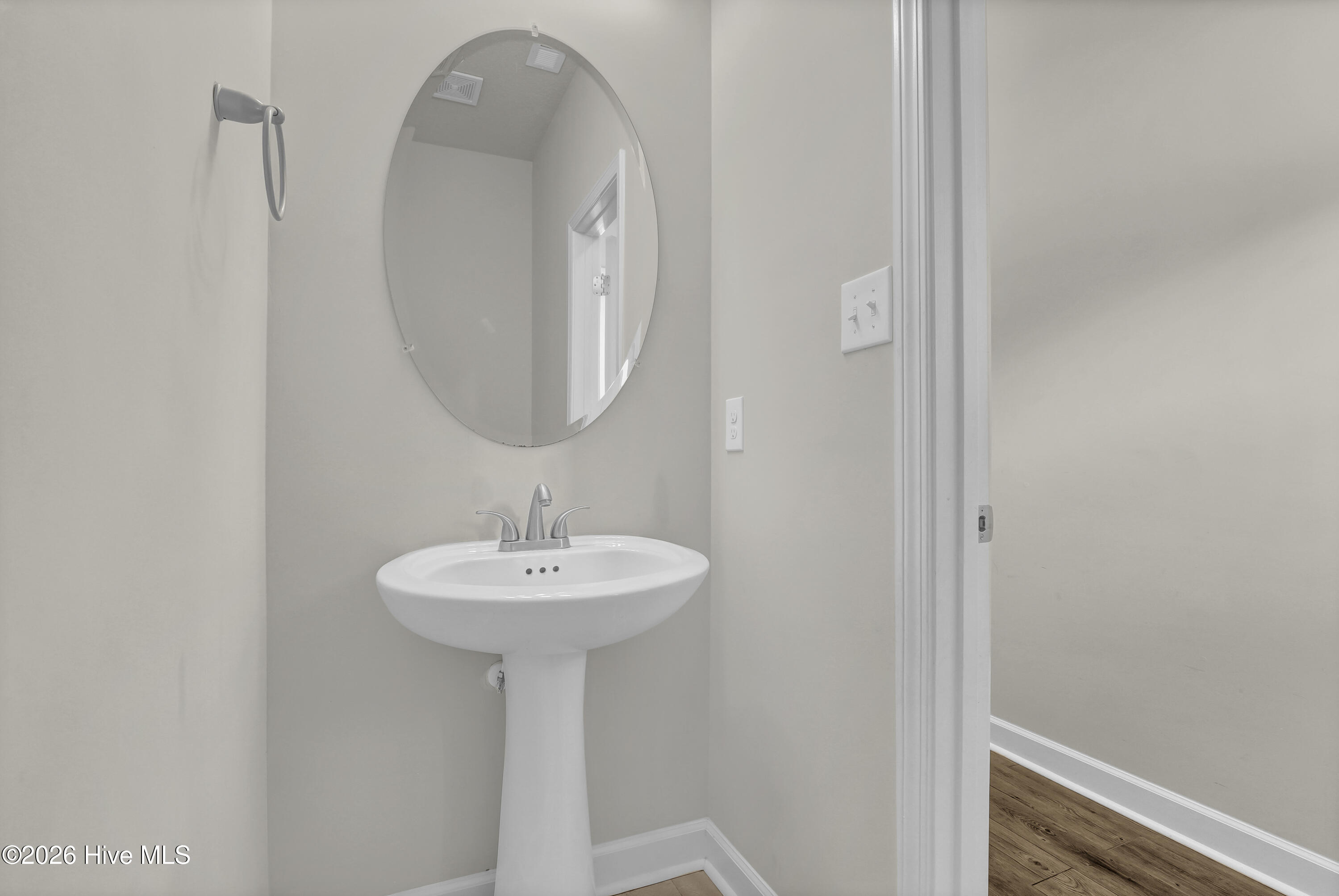 100560306 | Photo 14