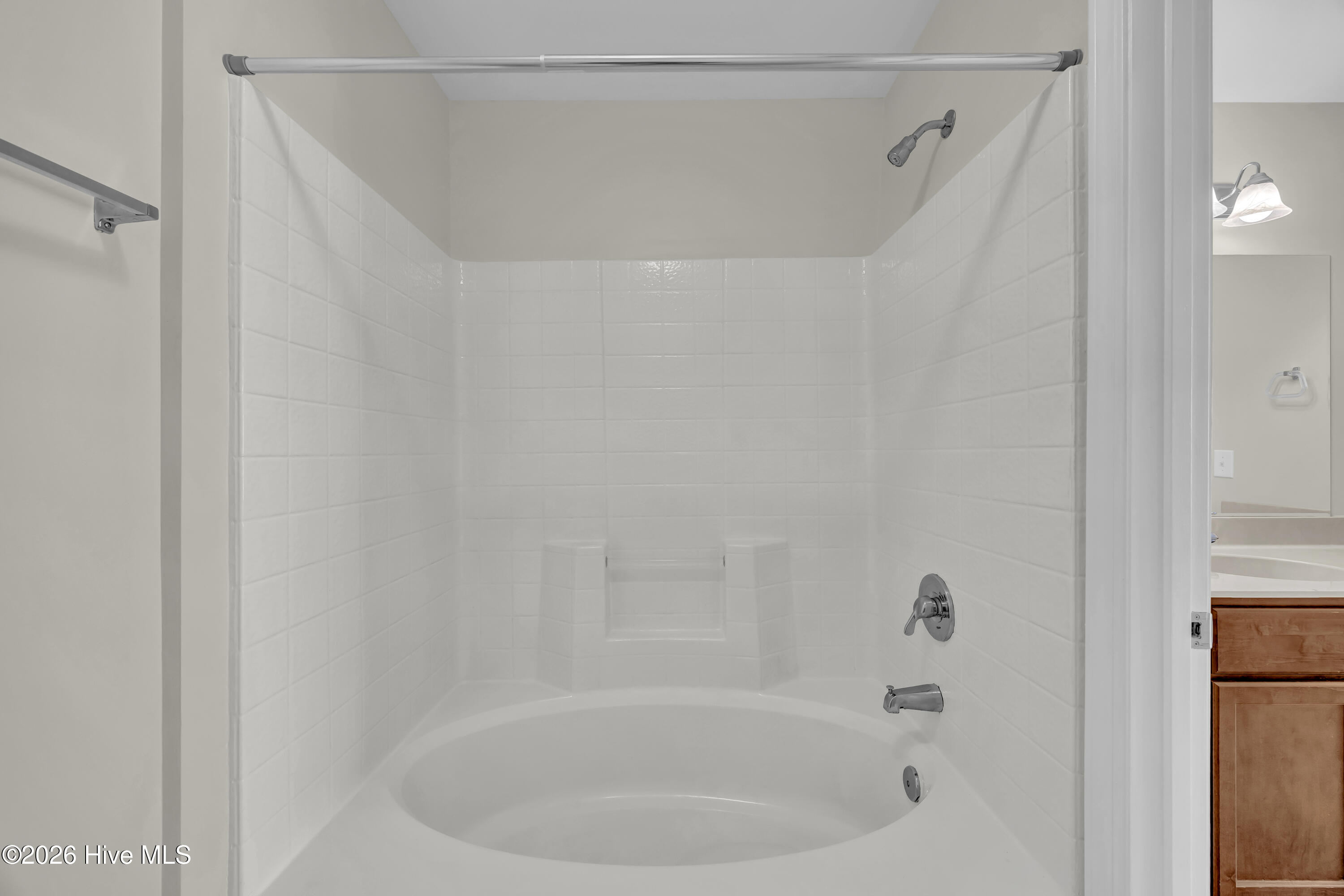 100566295 | Photo 18