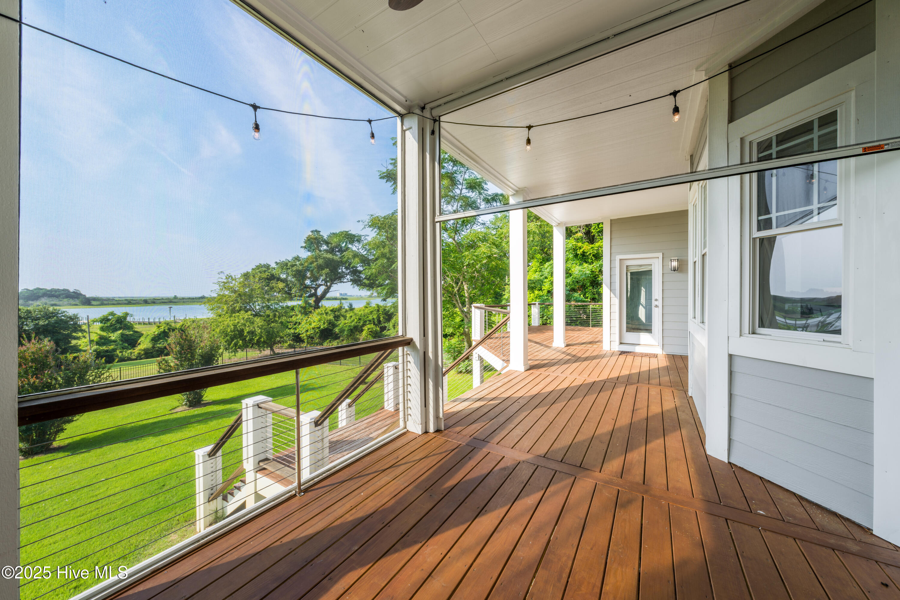 100510082 | Photo 25