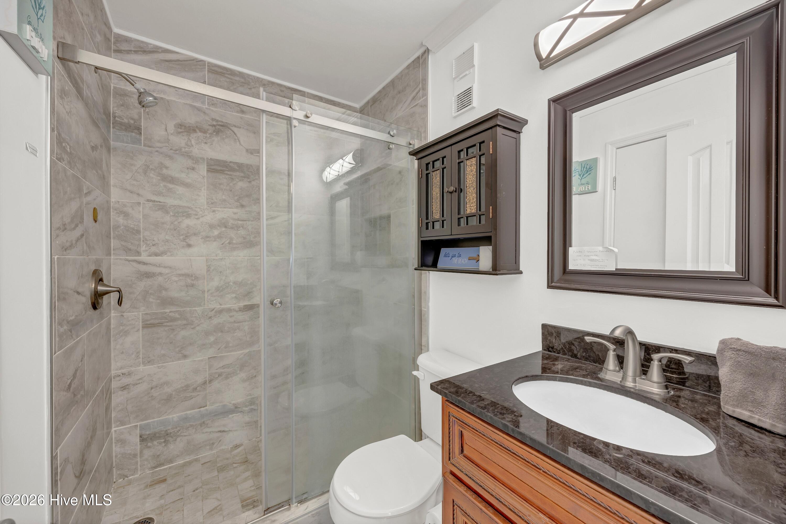 100570370 | Photo 13