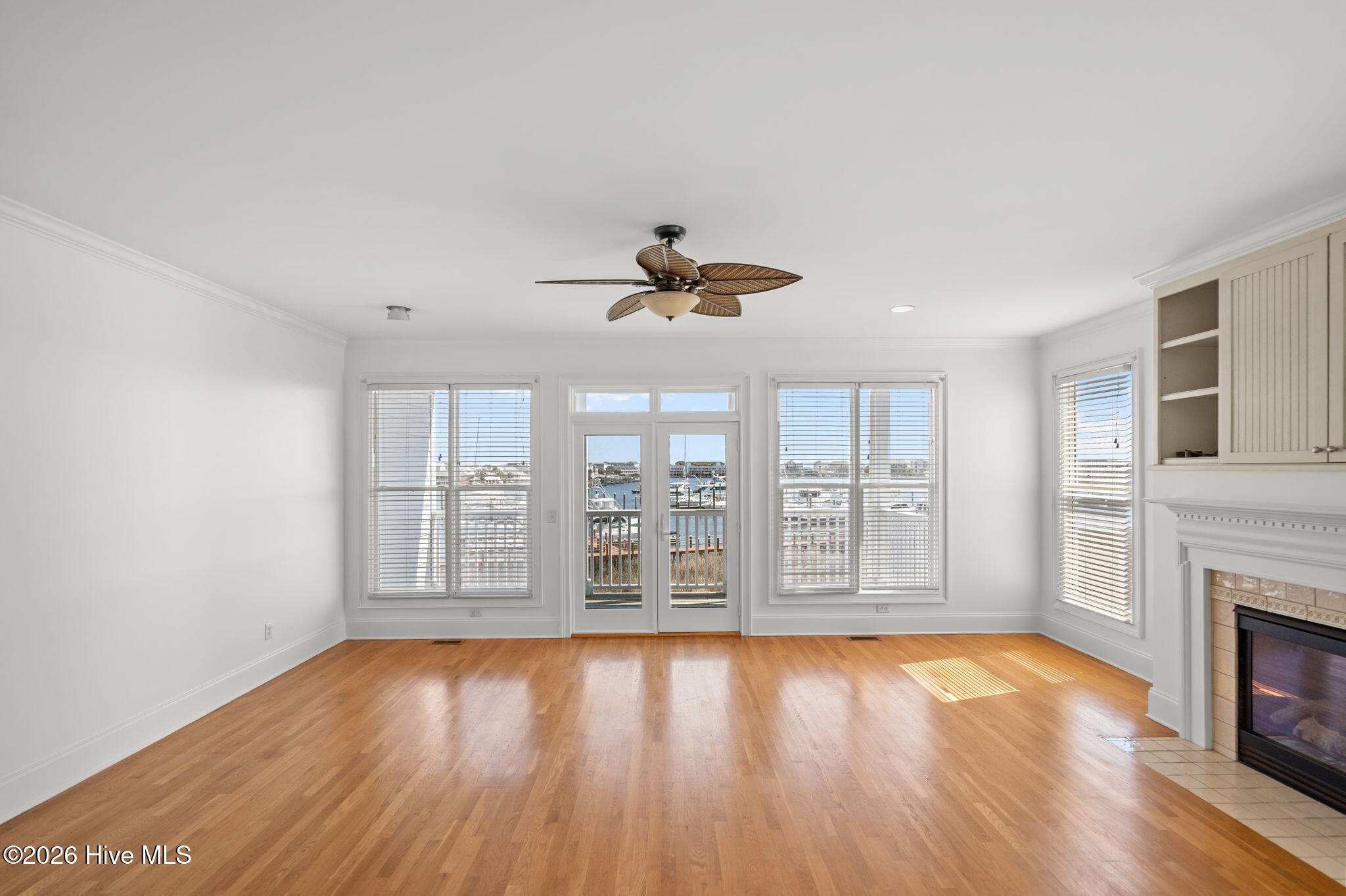 100560012 | Photo 11