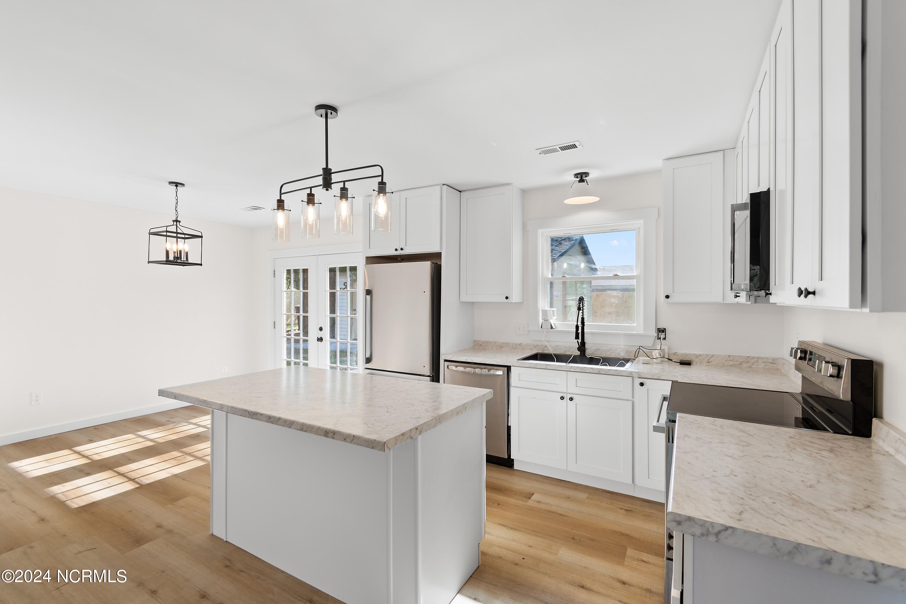 100563573 | Photo 21