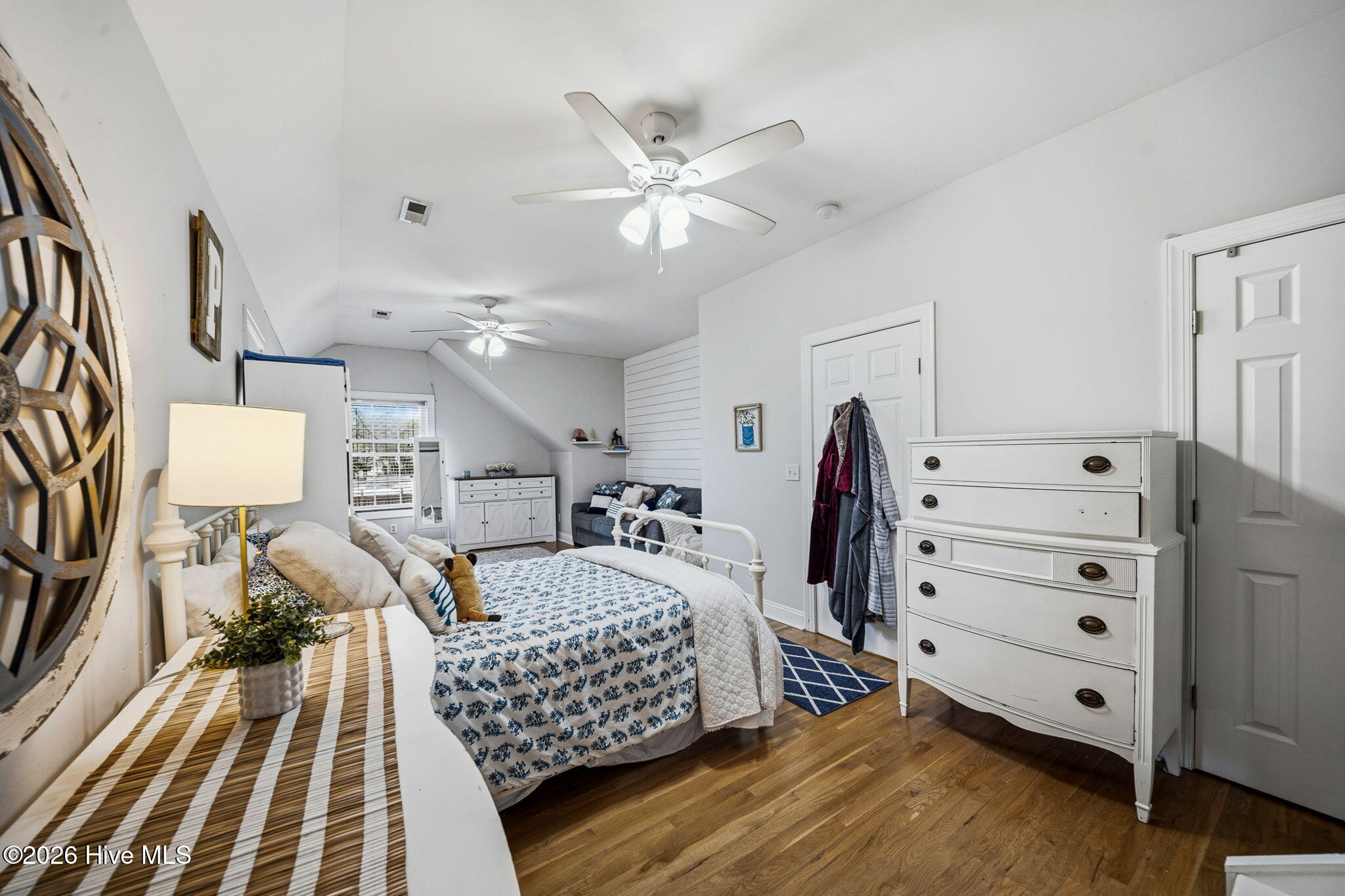 100561515 | Photo 73