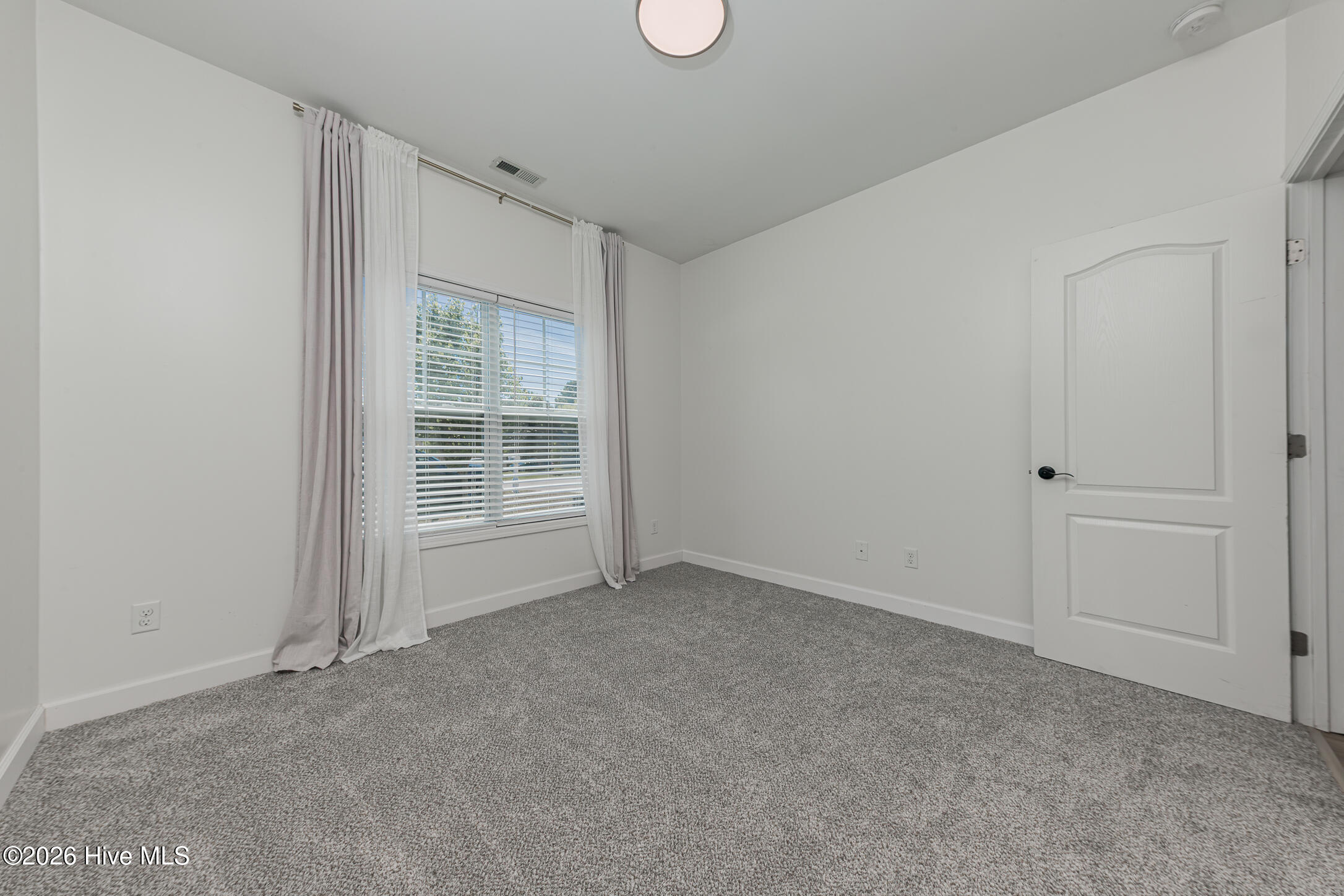 100566582 | Photo 32