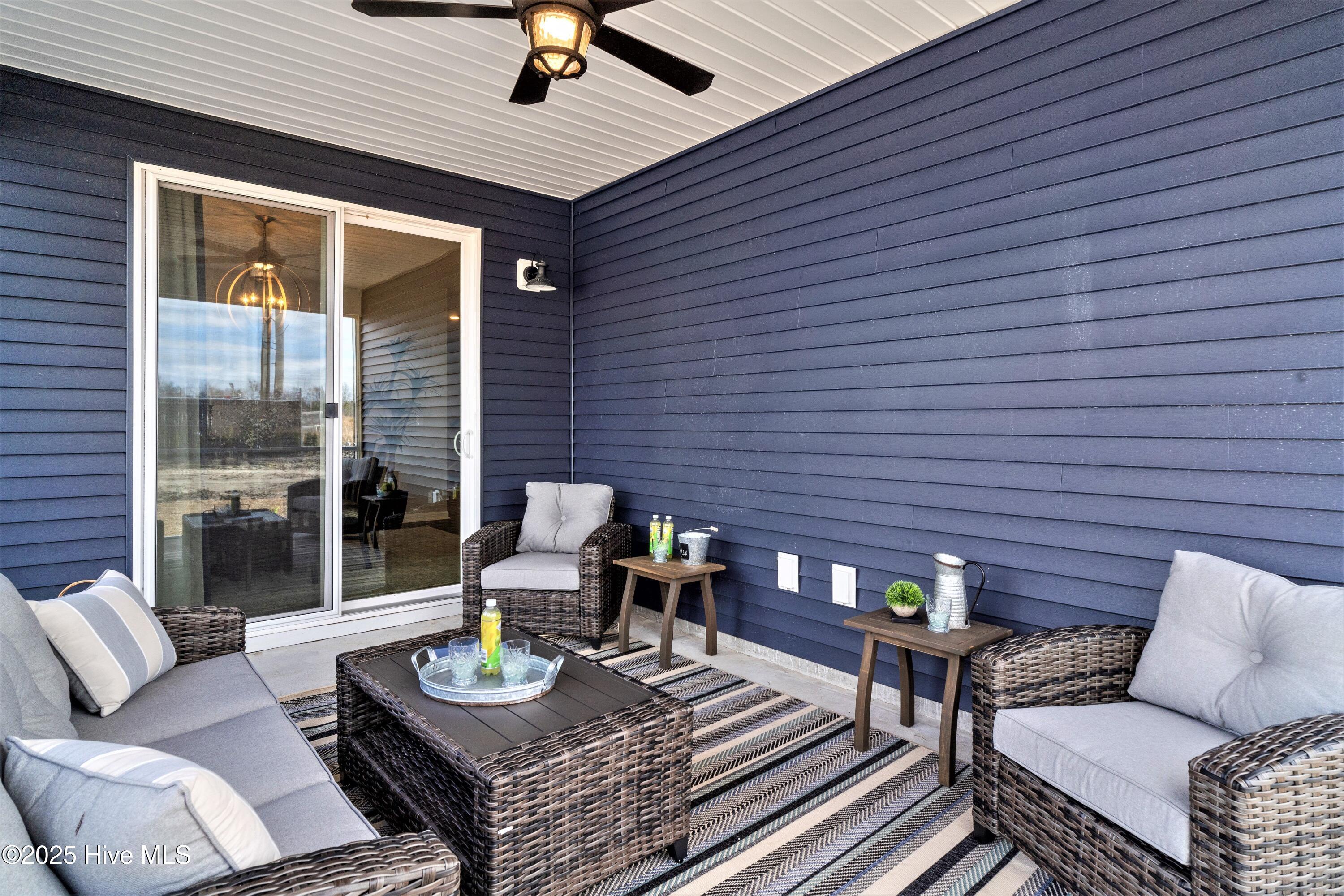 100560350 | Photo 12