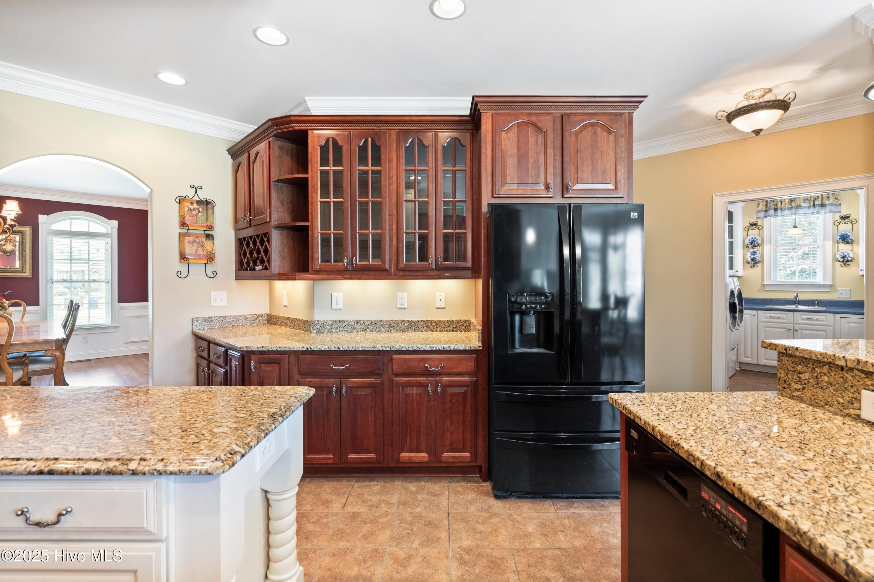 100518438 | Photo 23