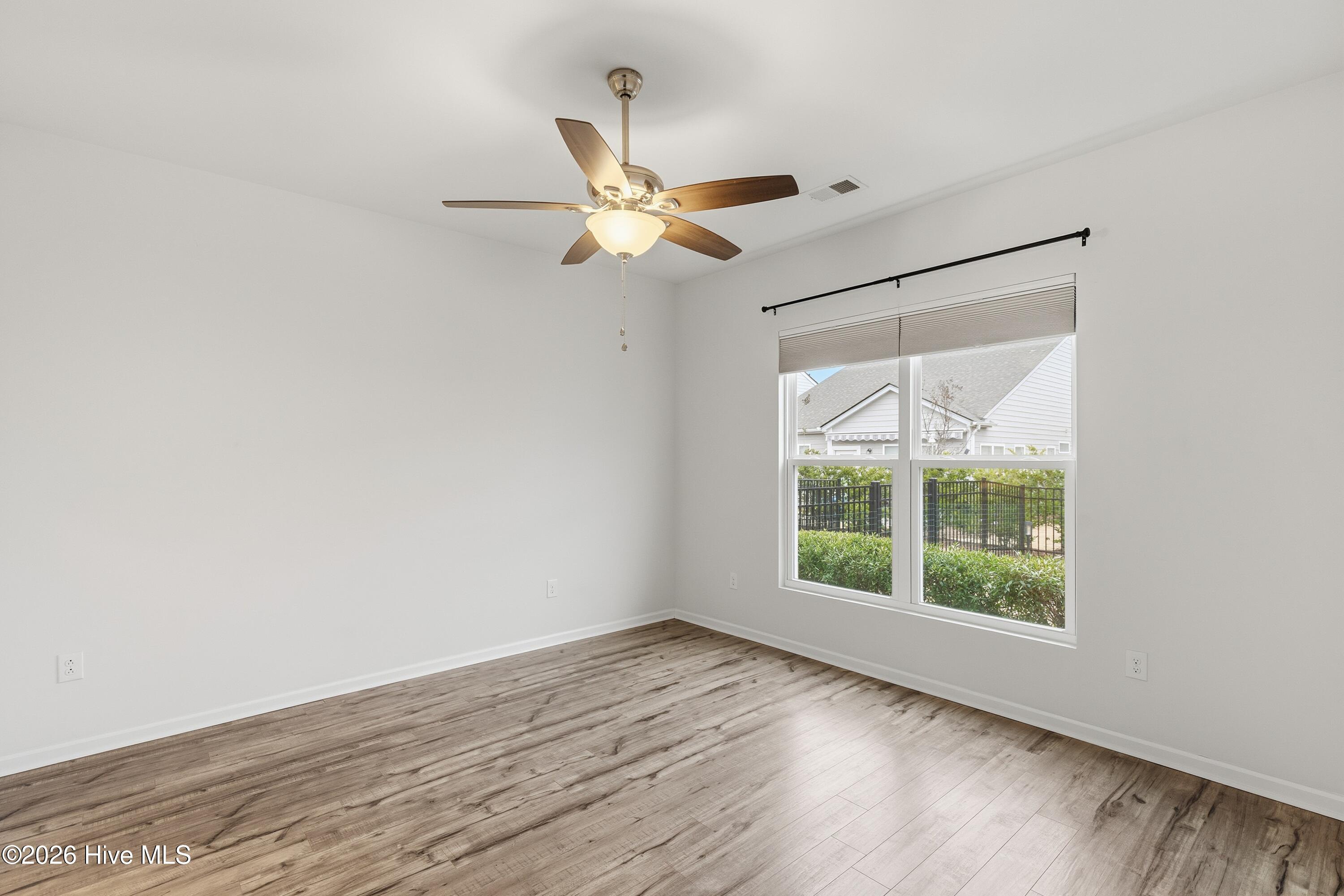 100553479 | Photo 18