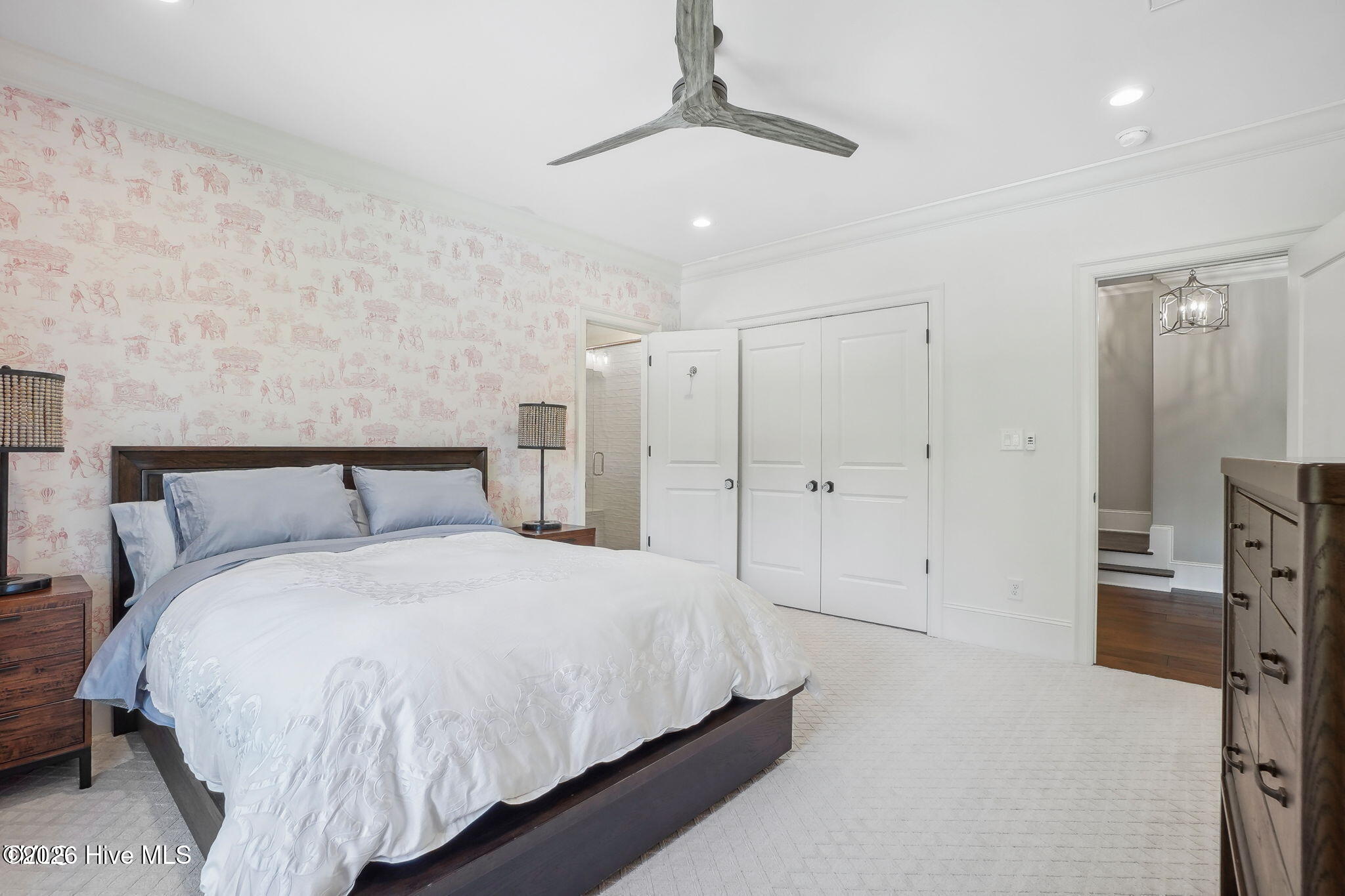 2nd floor guest suite with private bath