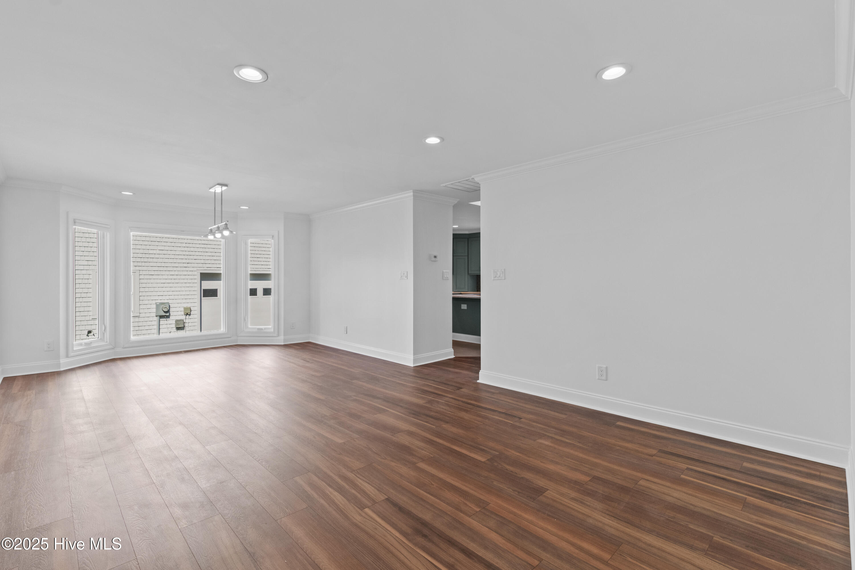 100556358 | Photo 41