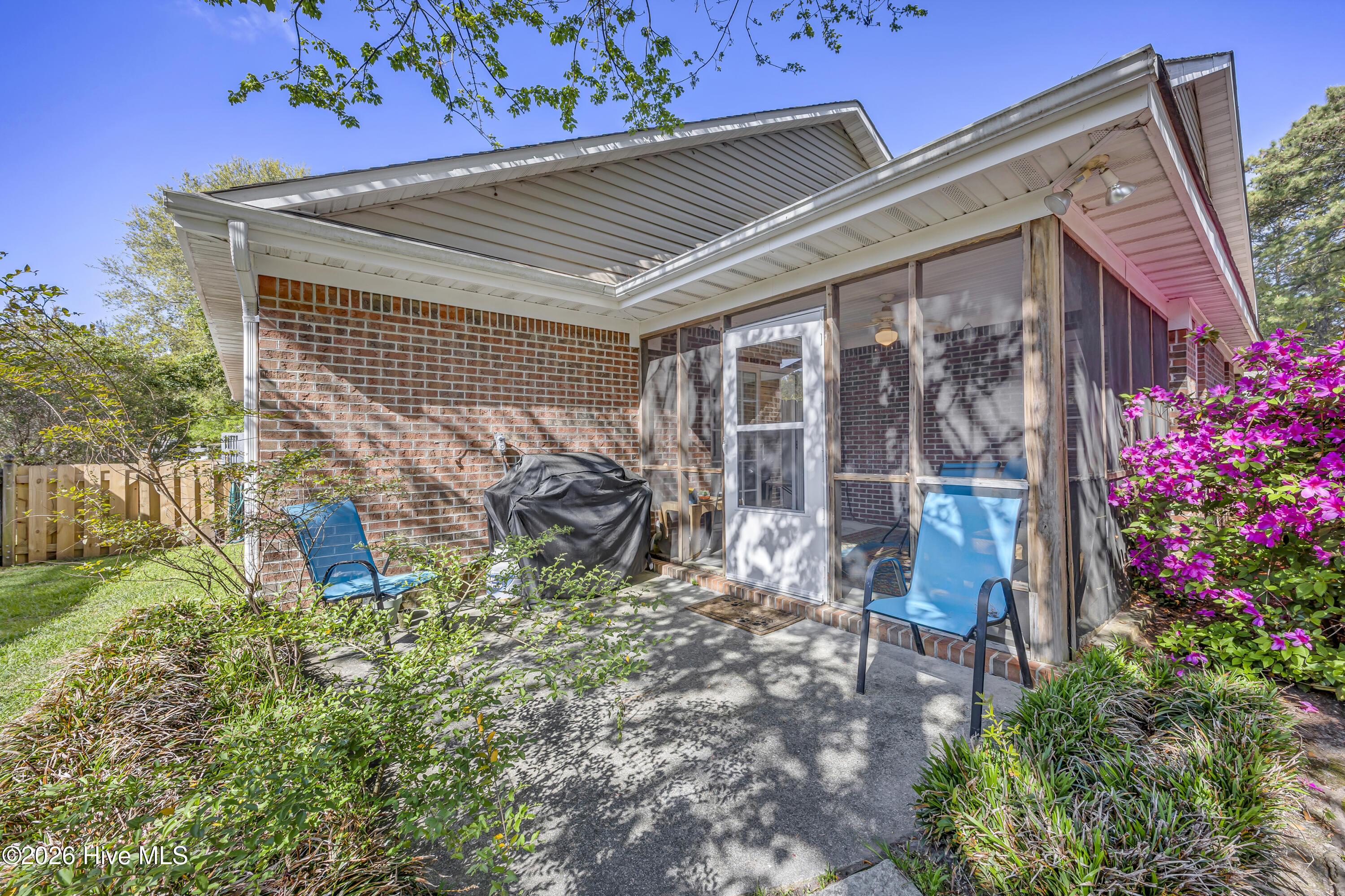 100566281 | Photo 21