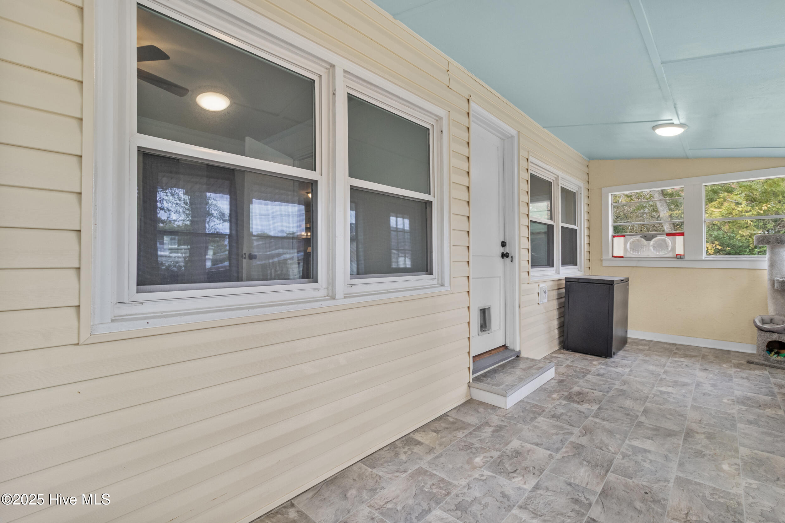 100520819 | Photo 18