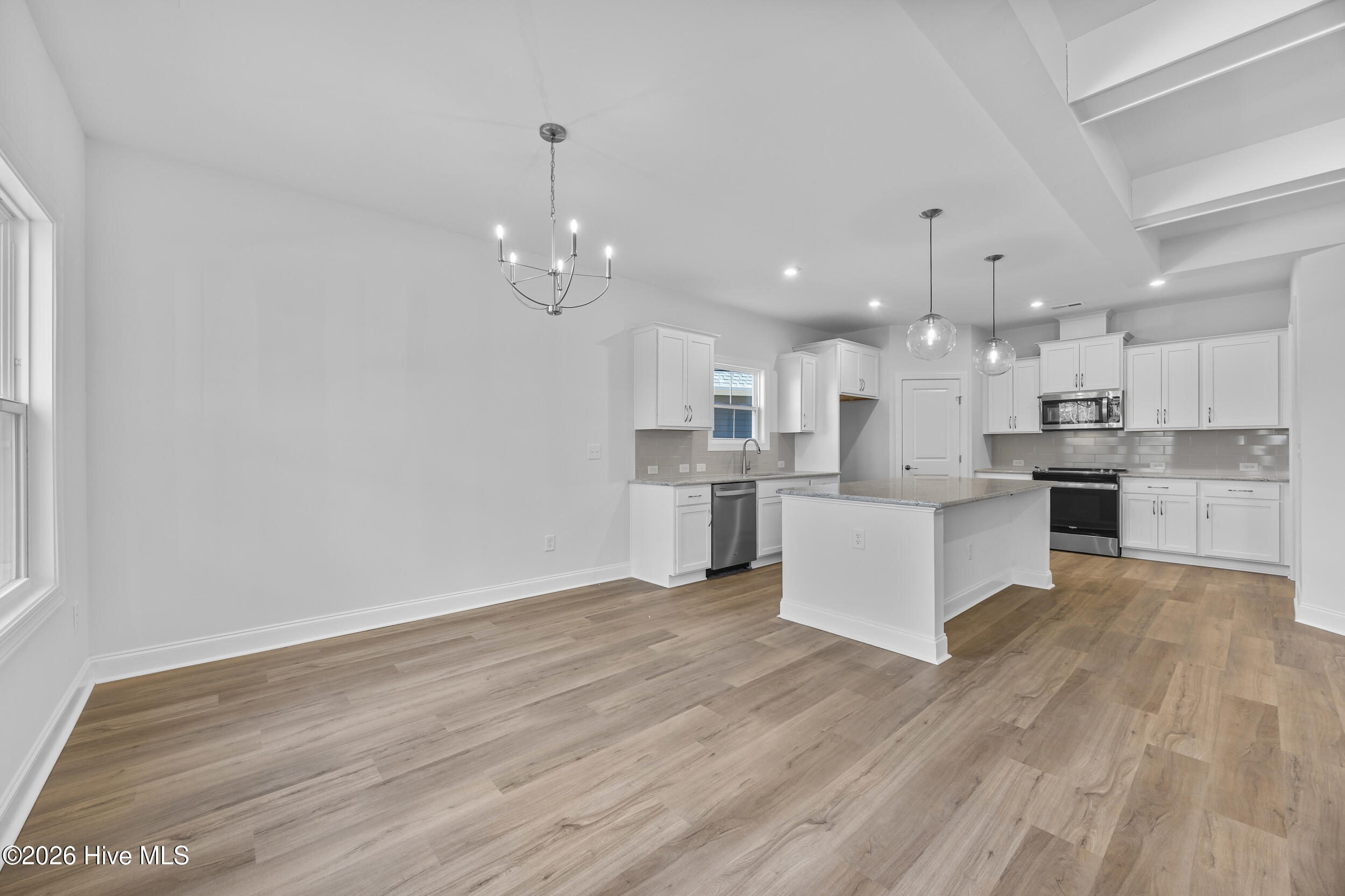 100527051 | Photo 20