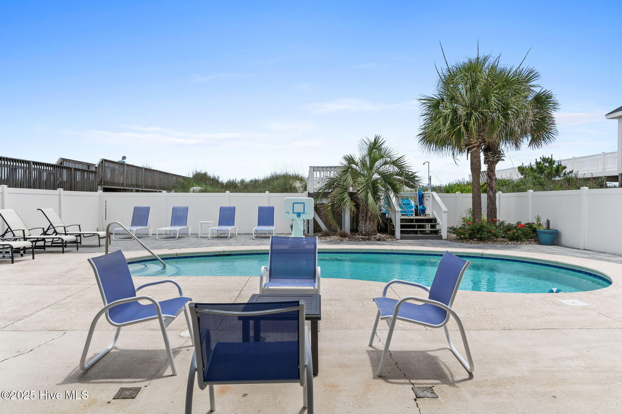 100498196 | Photo 85