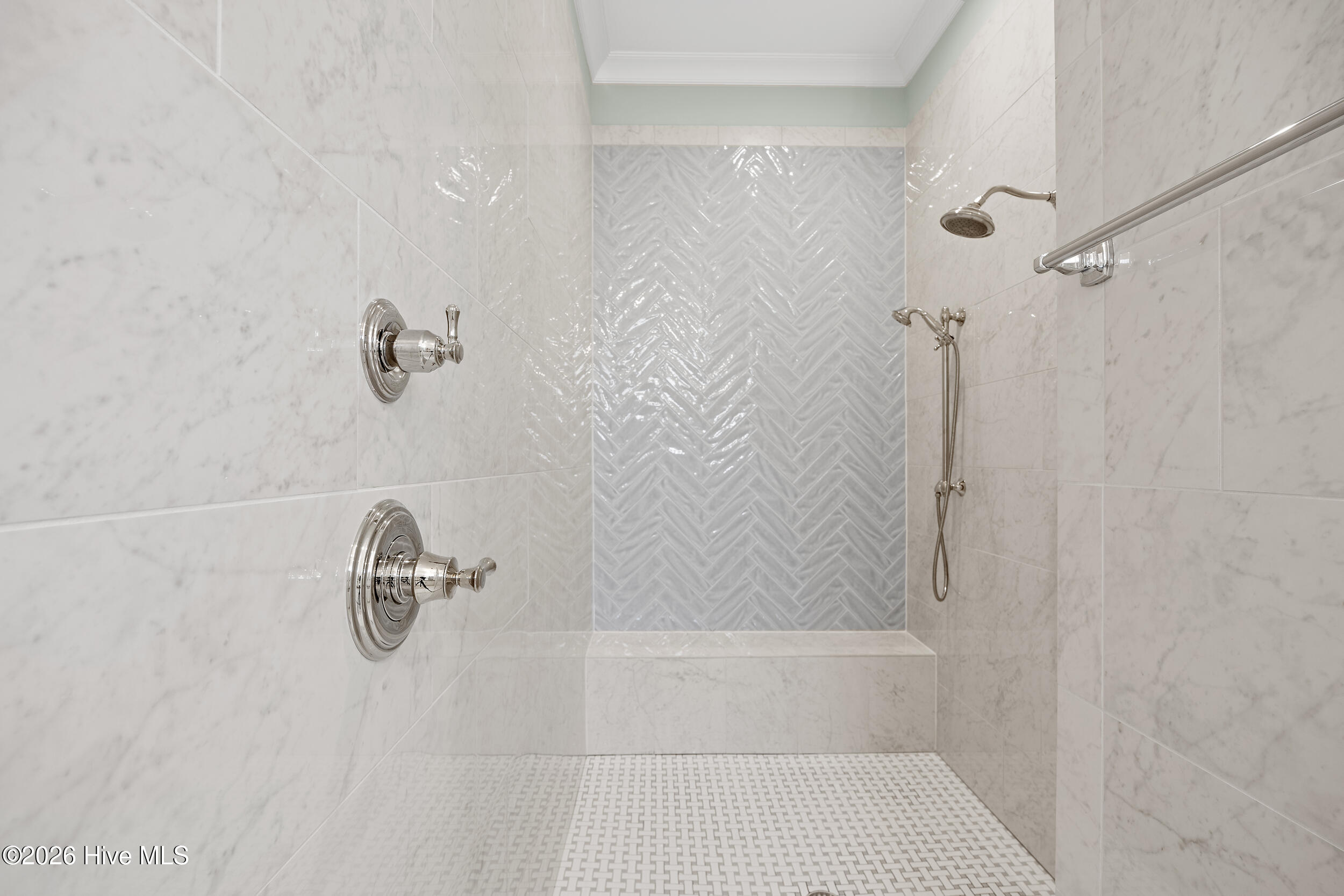 100569354 | Photo 48