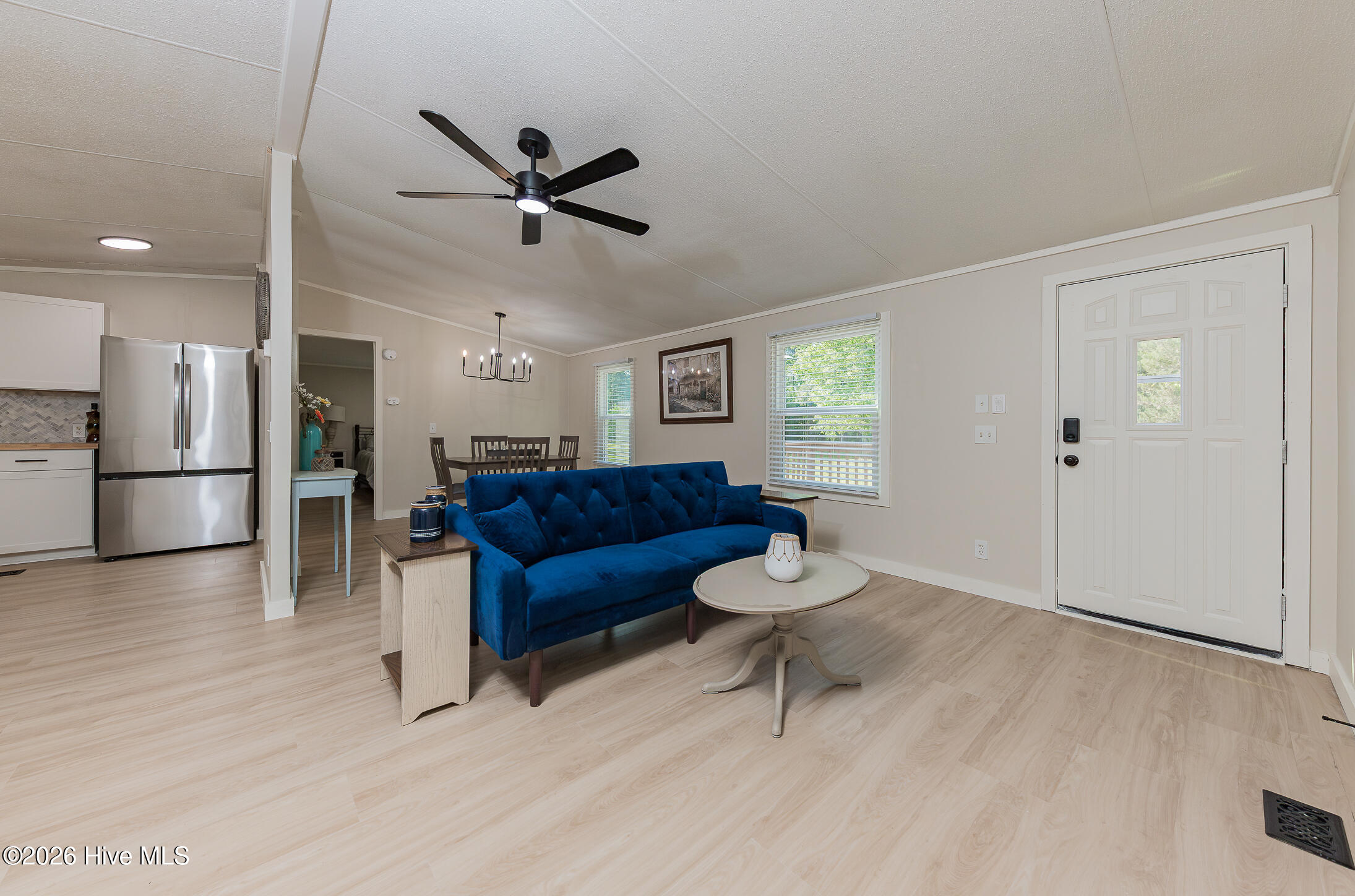 100570278 | Photo 13