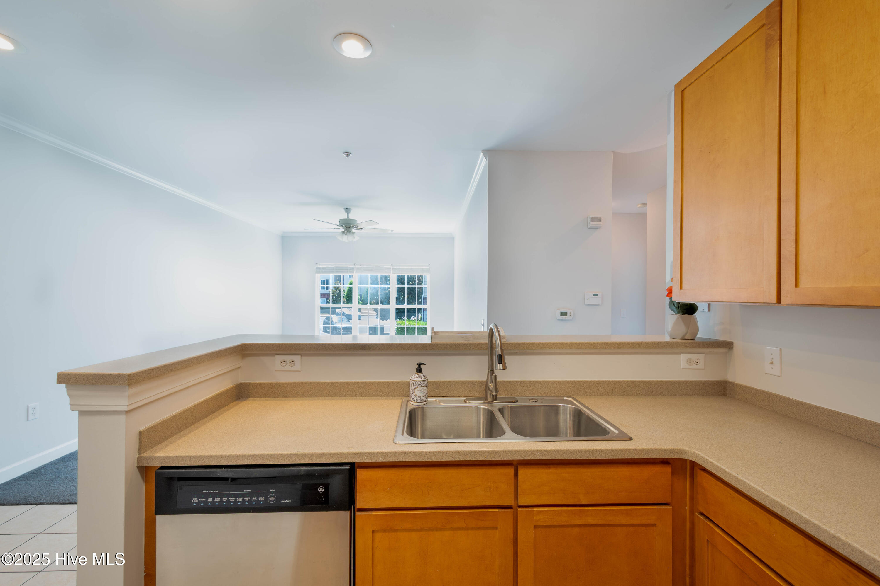 100515883 | Photo 14