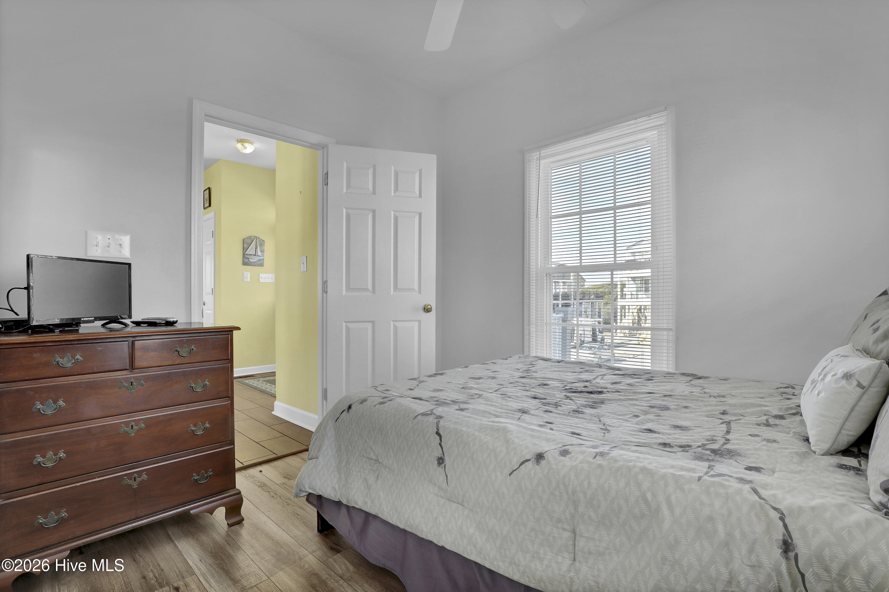 100551936 | Photo 55