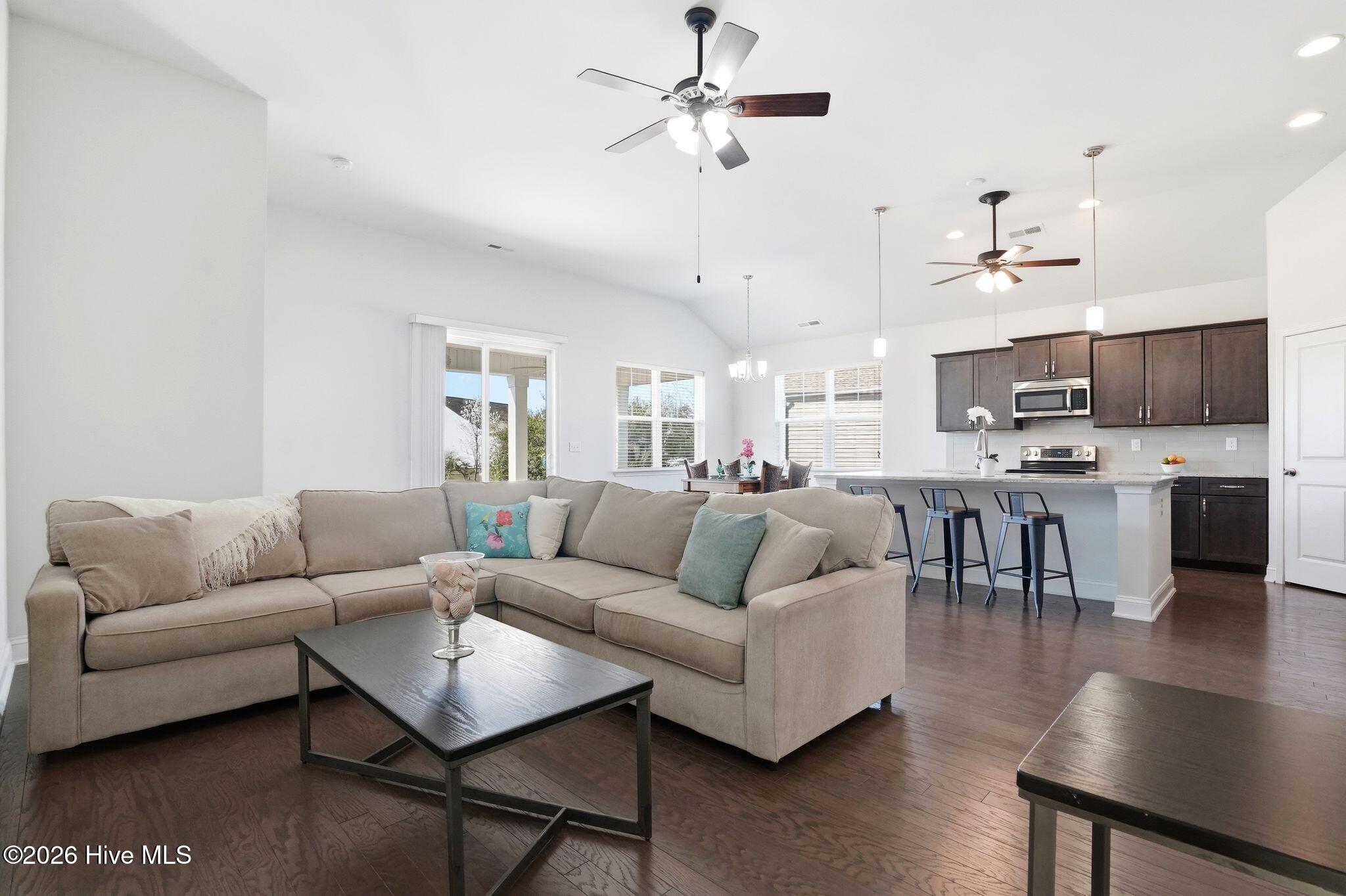 100560462 | Photo 16