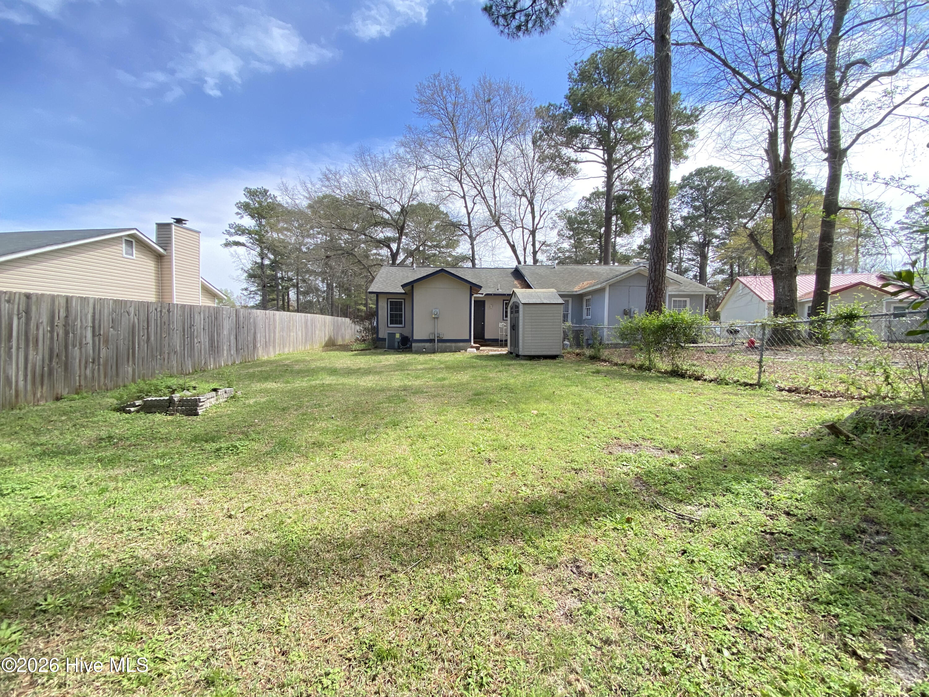 100561609 | Photo 14