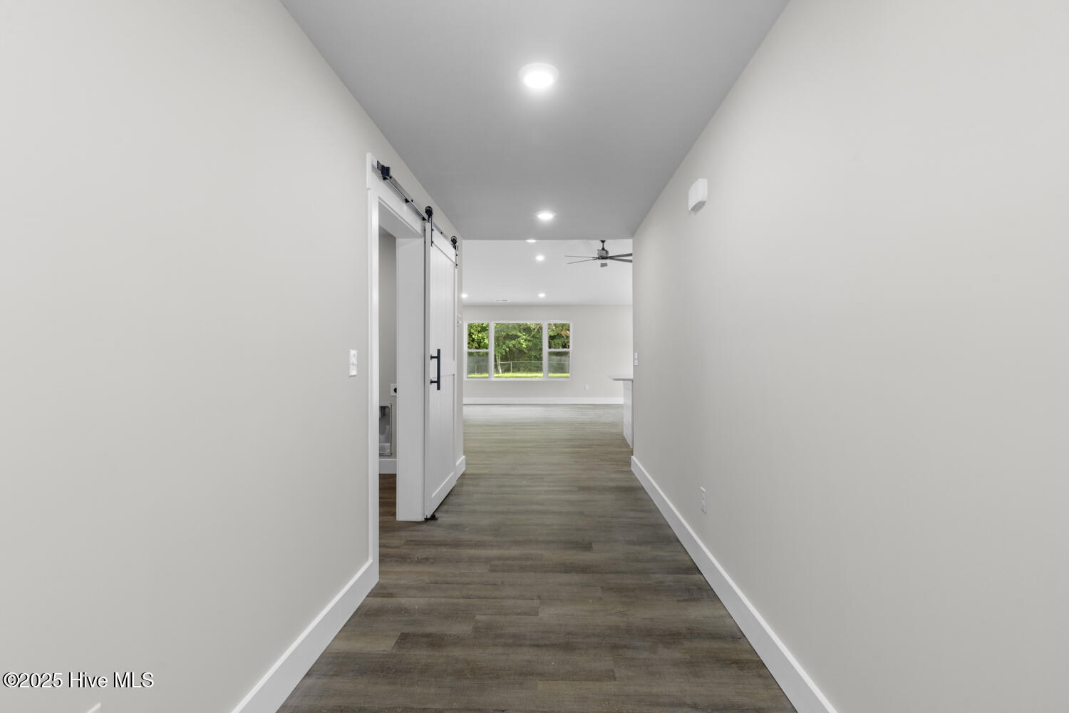 313 Pinewood Drive, Jacksonville, NC 28546 – photo 8: Entrance