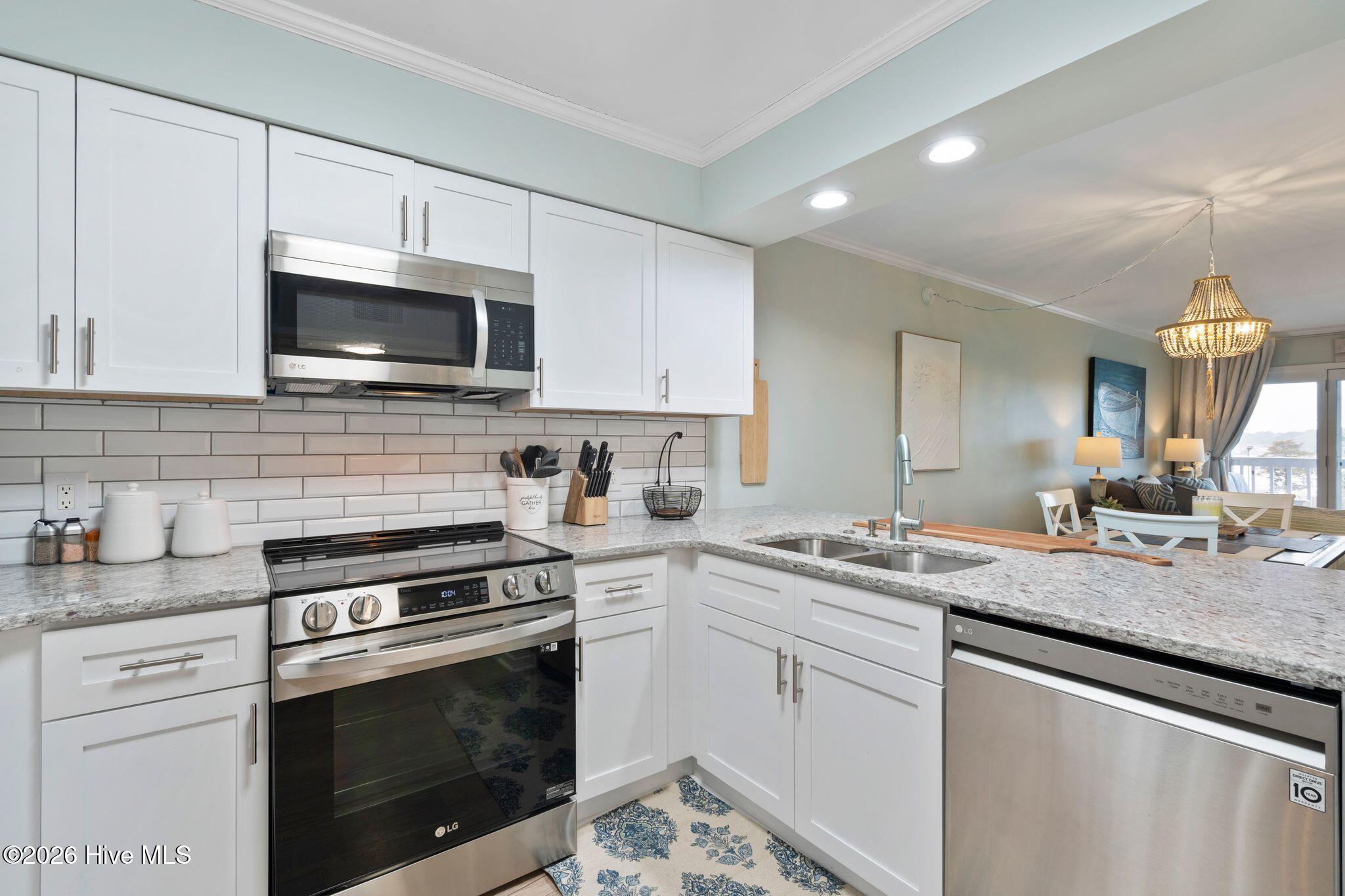 100554597 | Photo 14