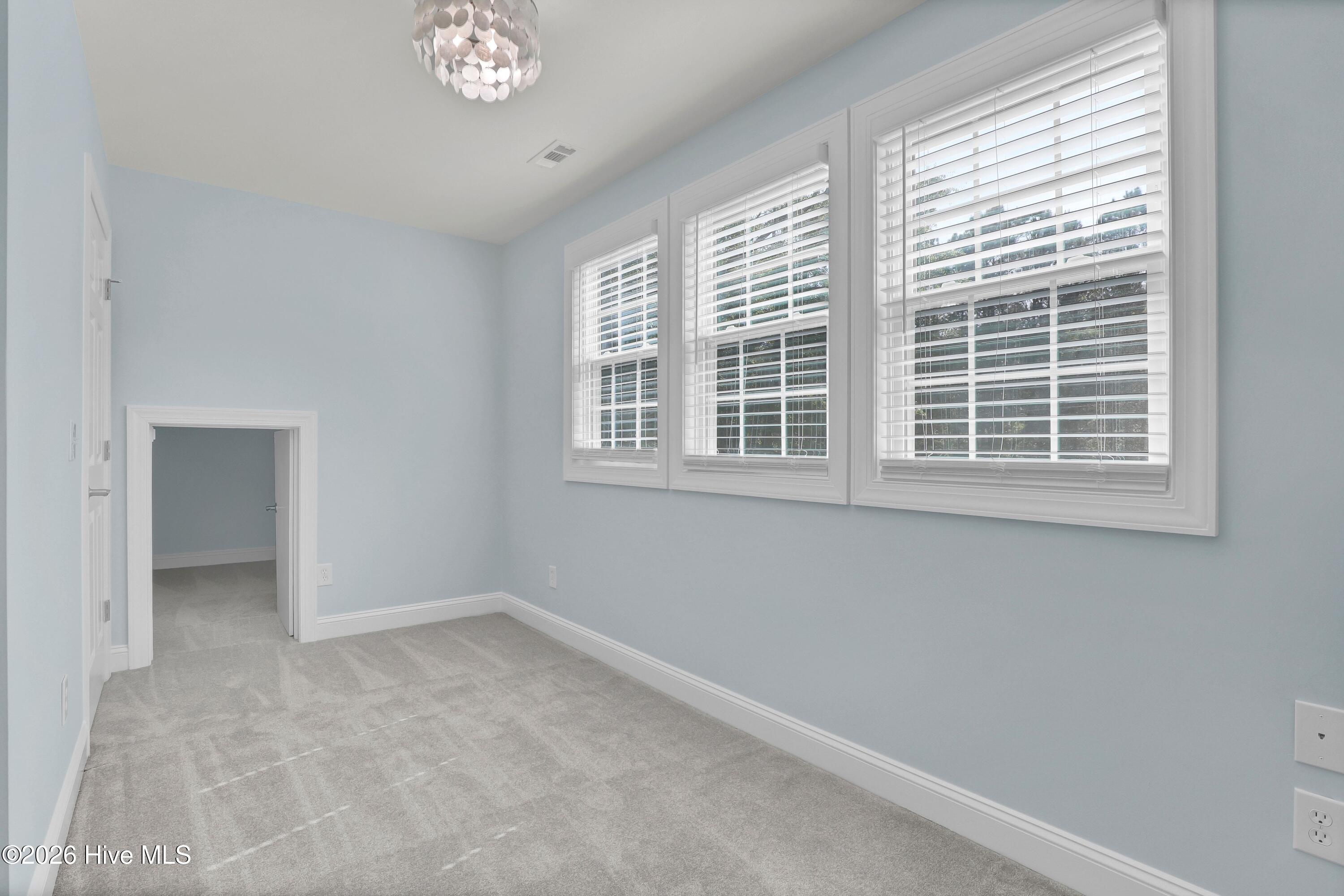 100567806 | Photo 37