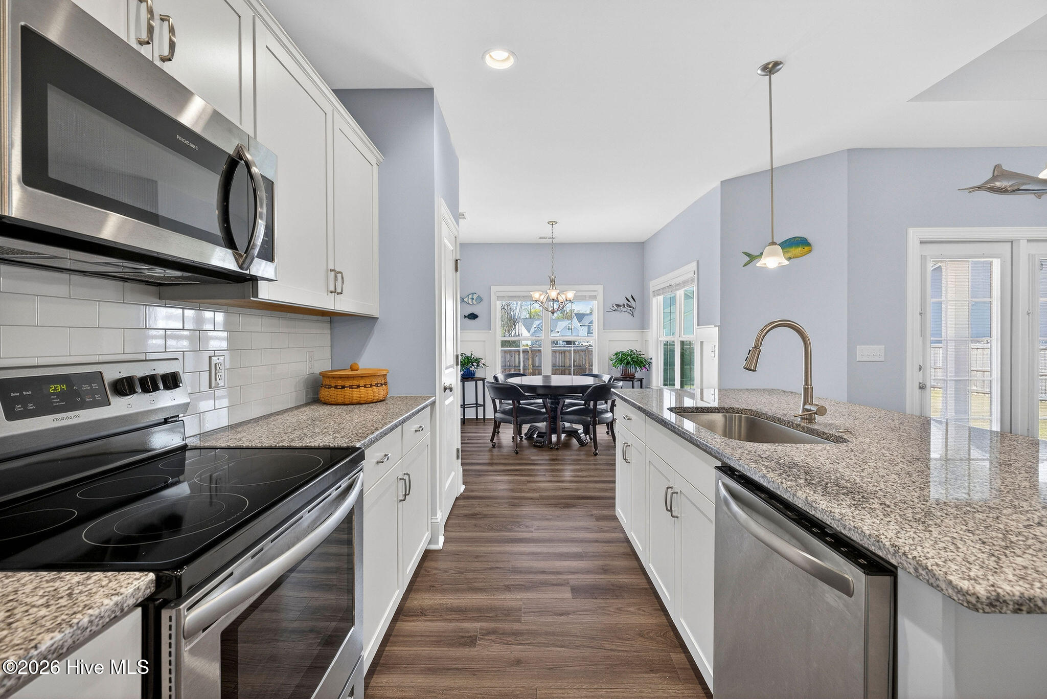 100563102 | Photo 14