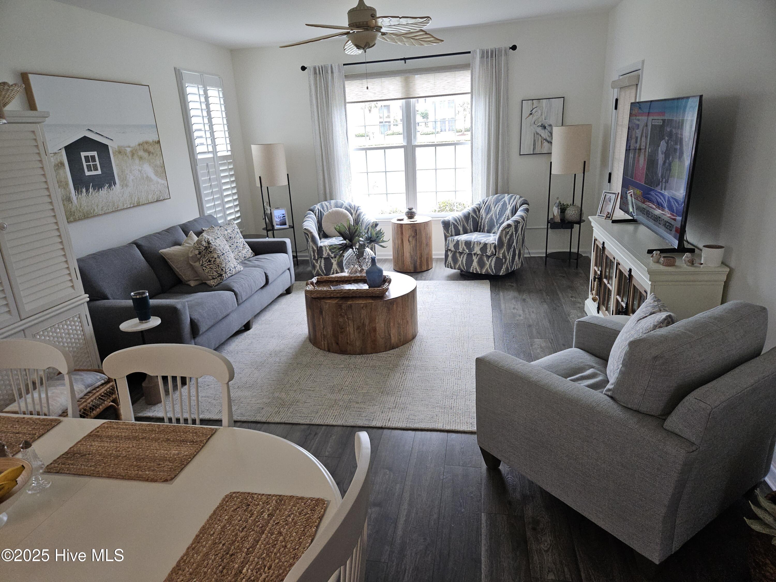 100542567 | Photo 63