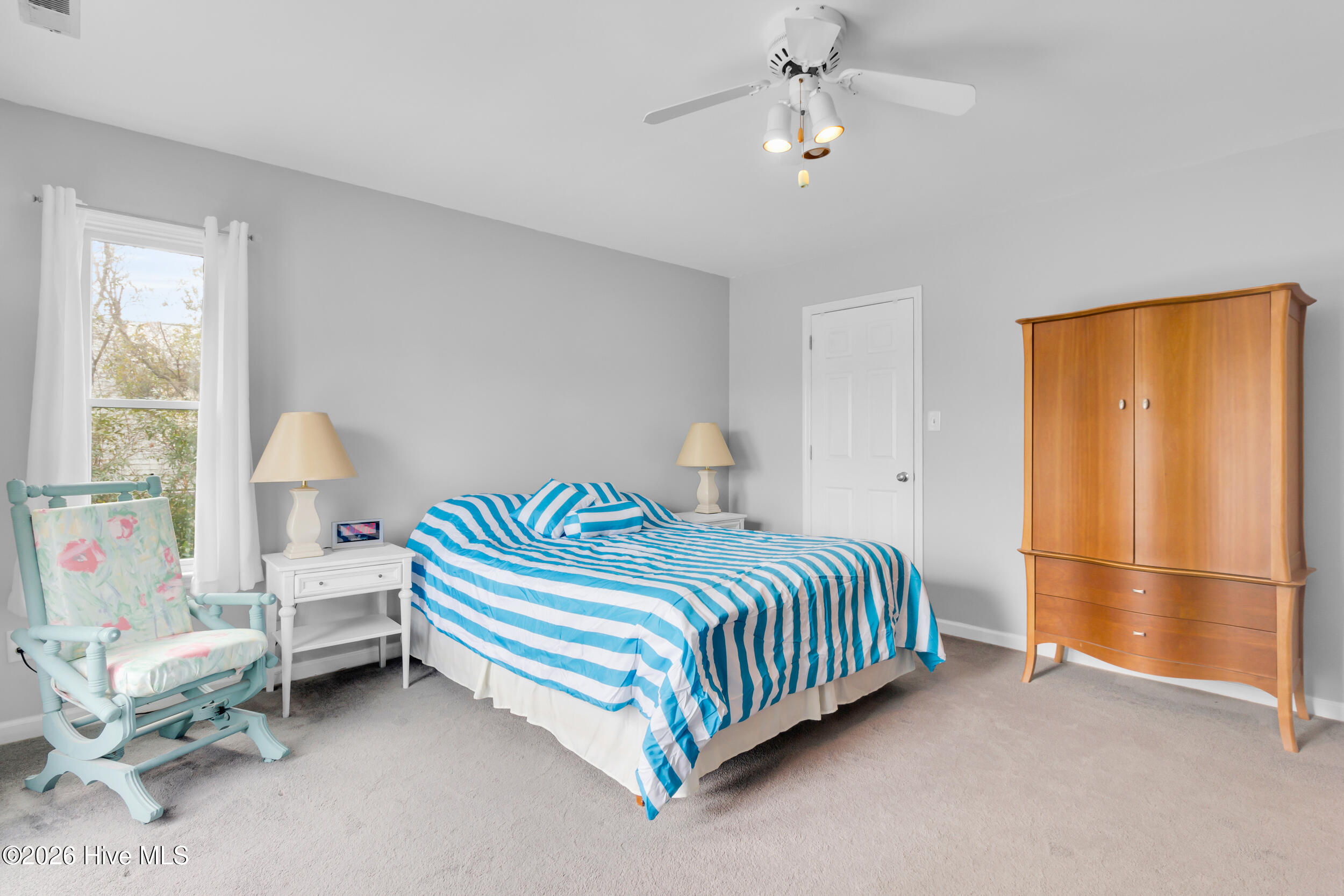 100557877 | Photo 24