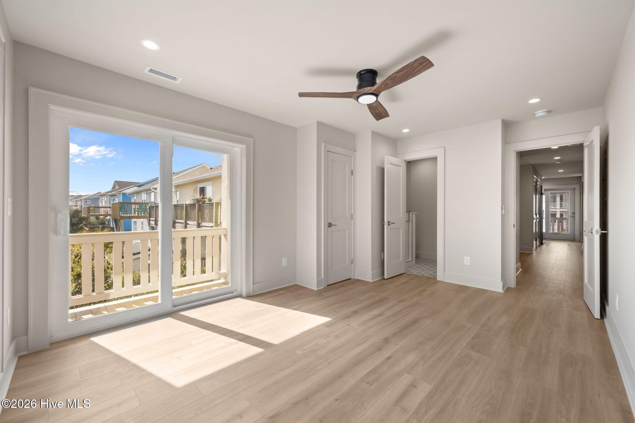 100552191 | Photo 101