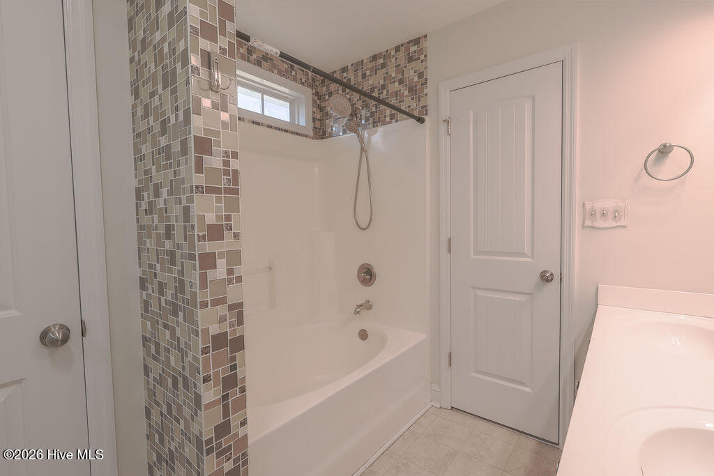 100548131 | Photo 27