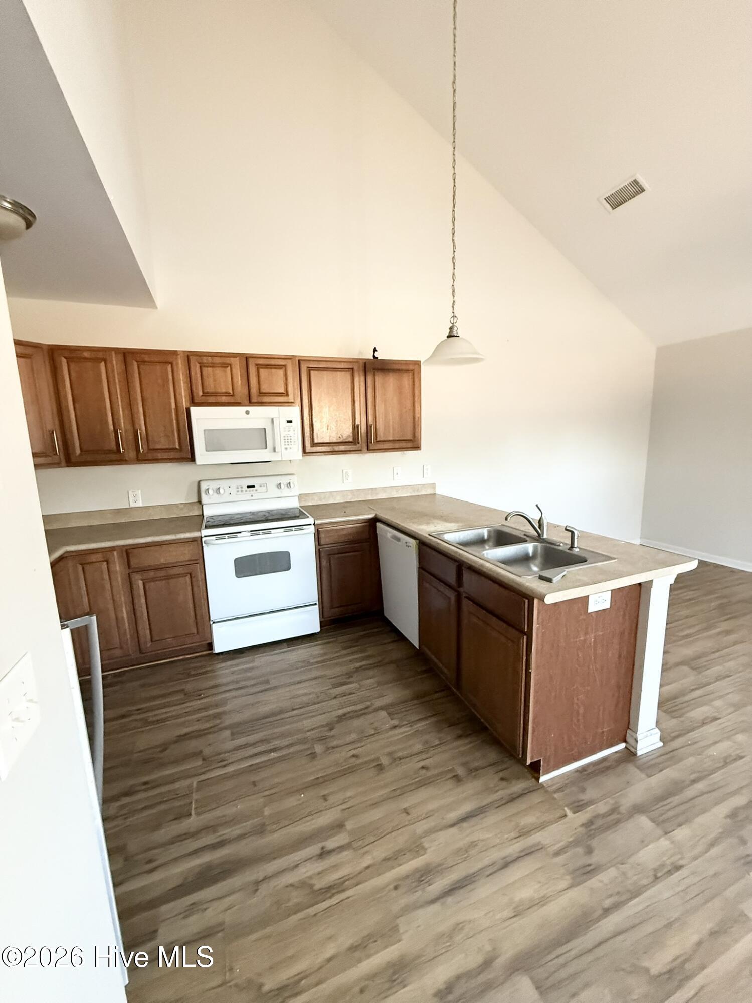 100547385 | Photo 13