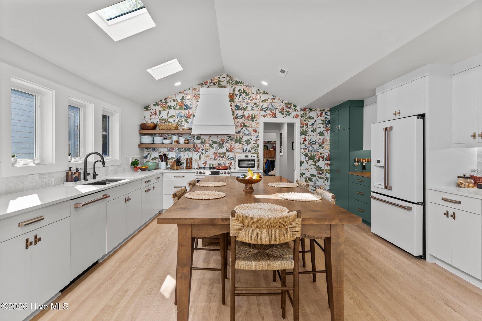 100557813 | Photo 12