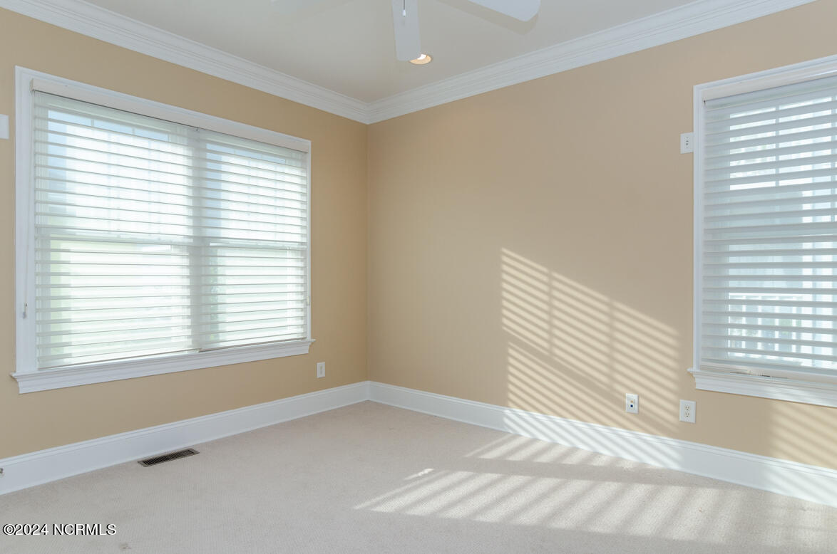 100549238 | Photo 22