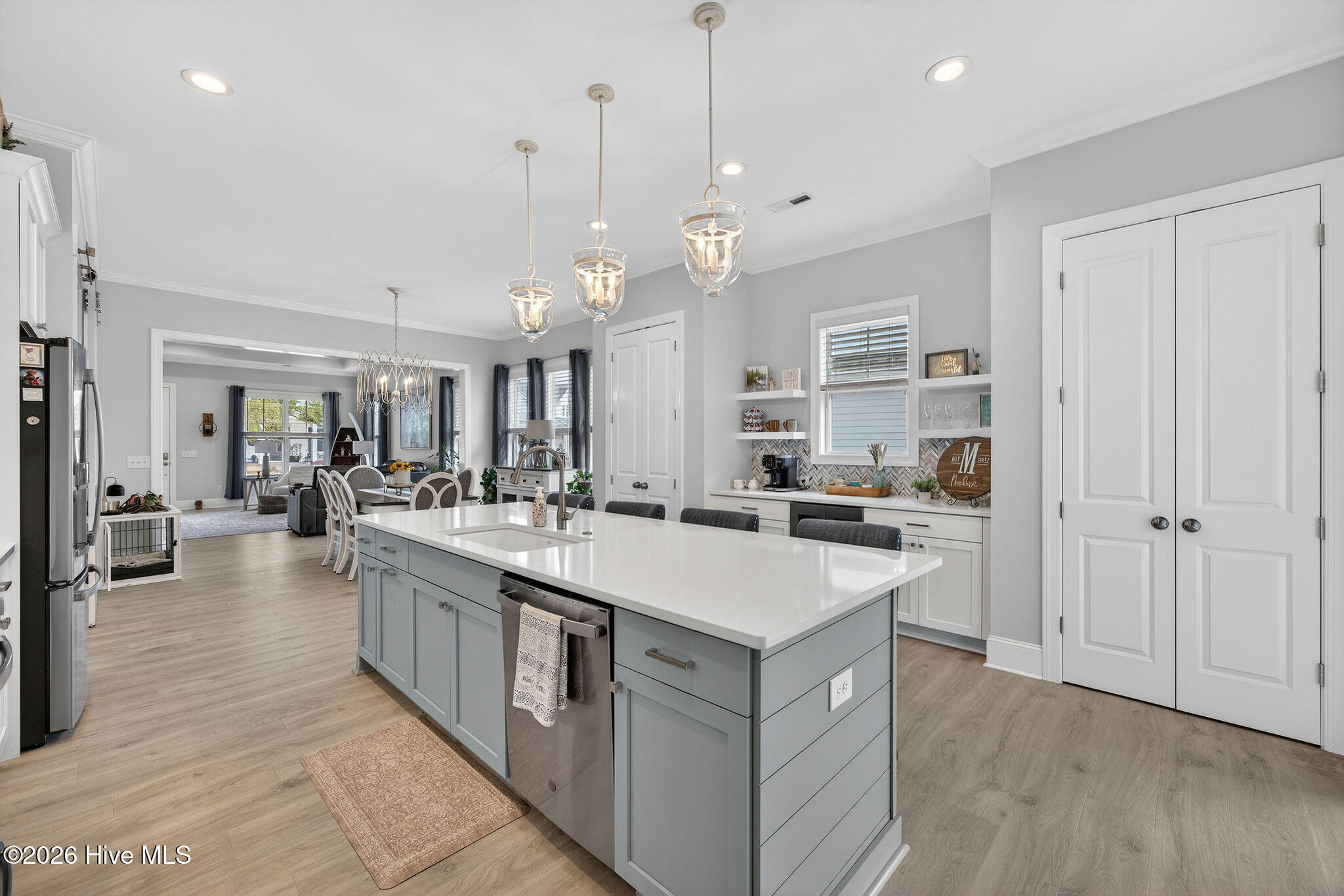 100557303 | Photo 21