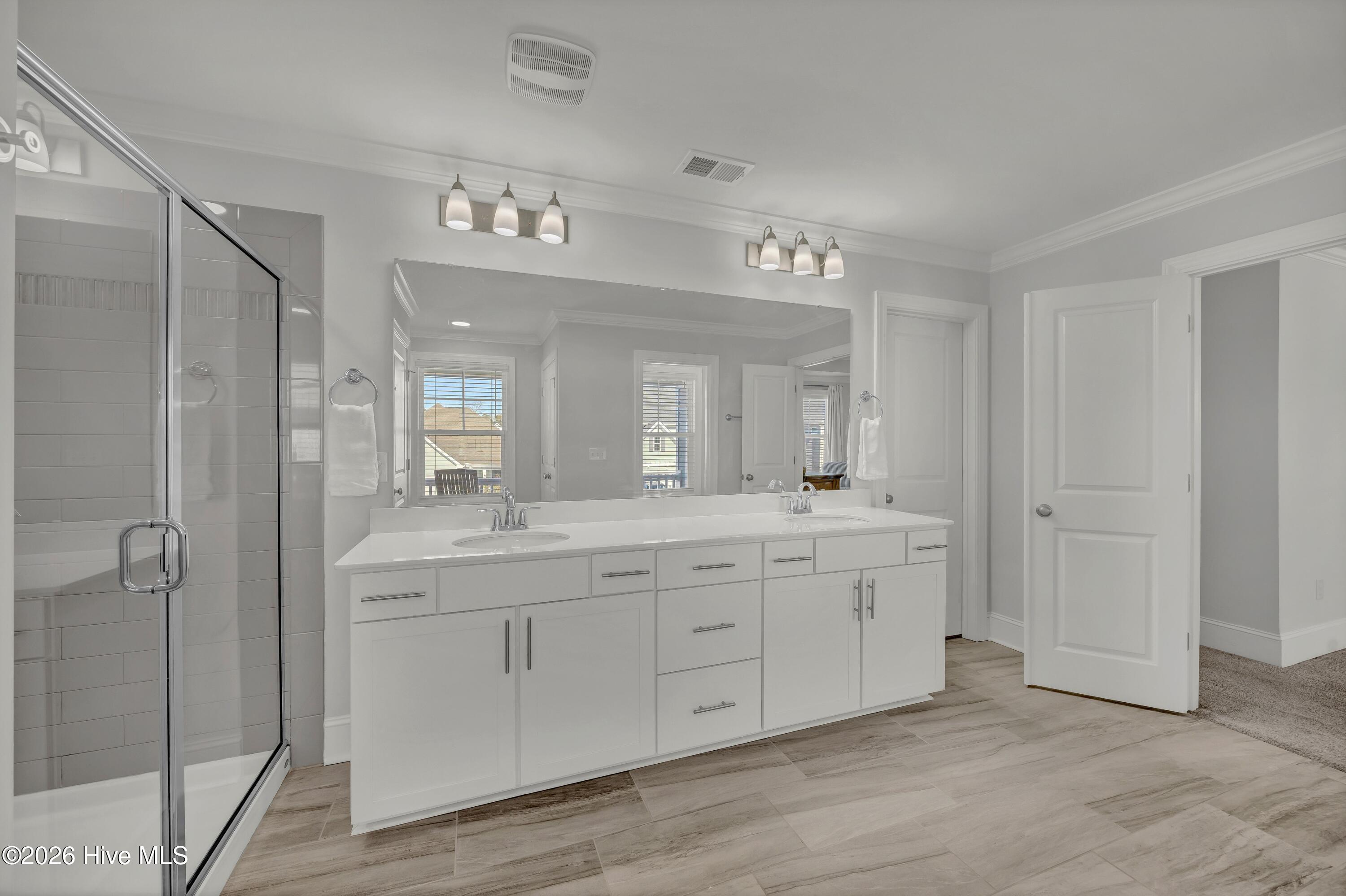 100555311 | Photo 33