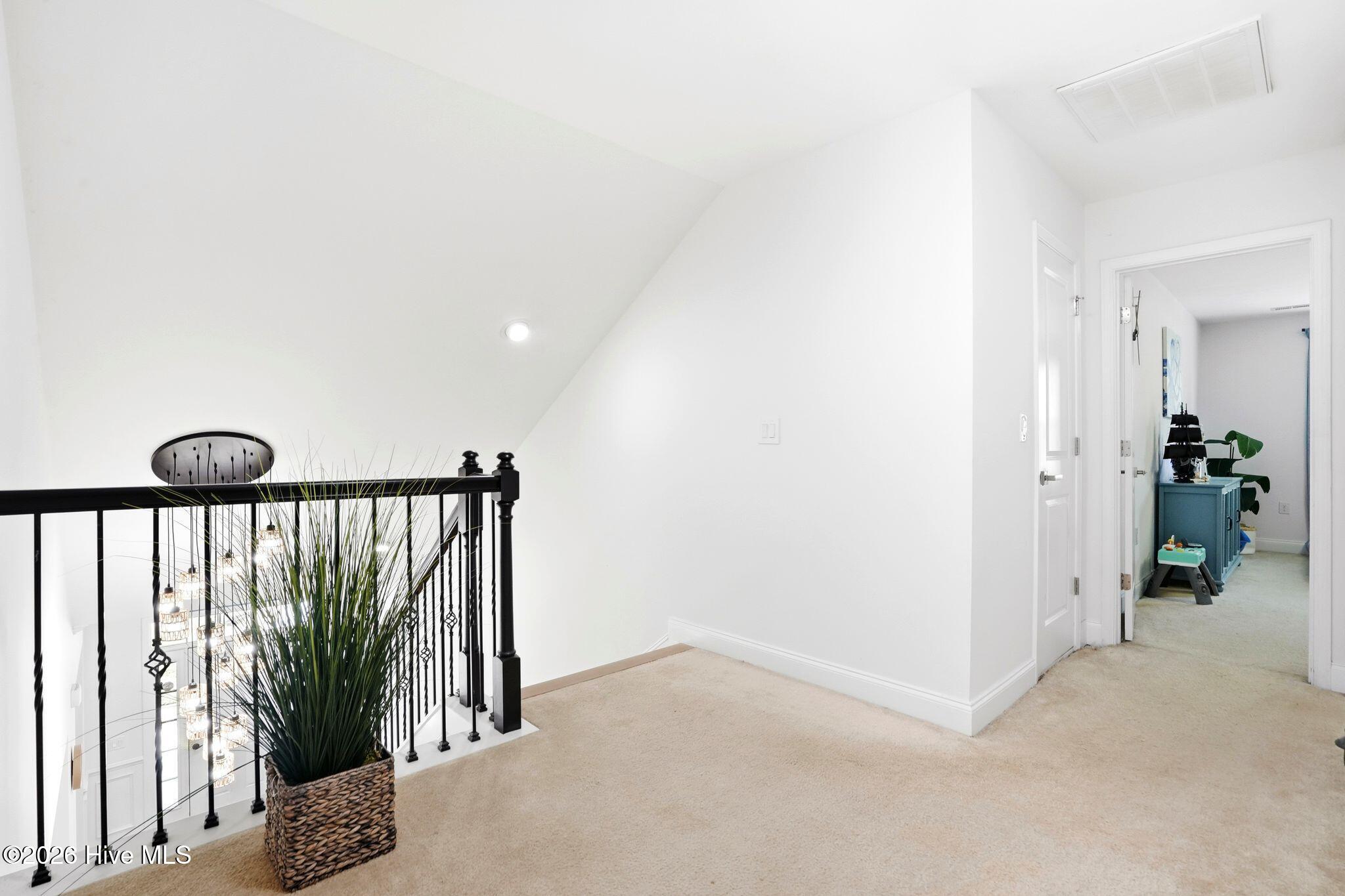 100566461 | Photo 40