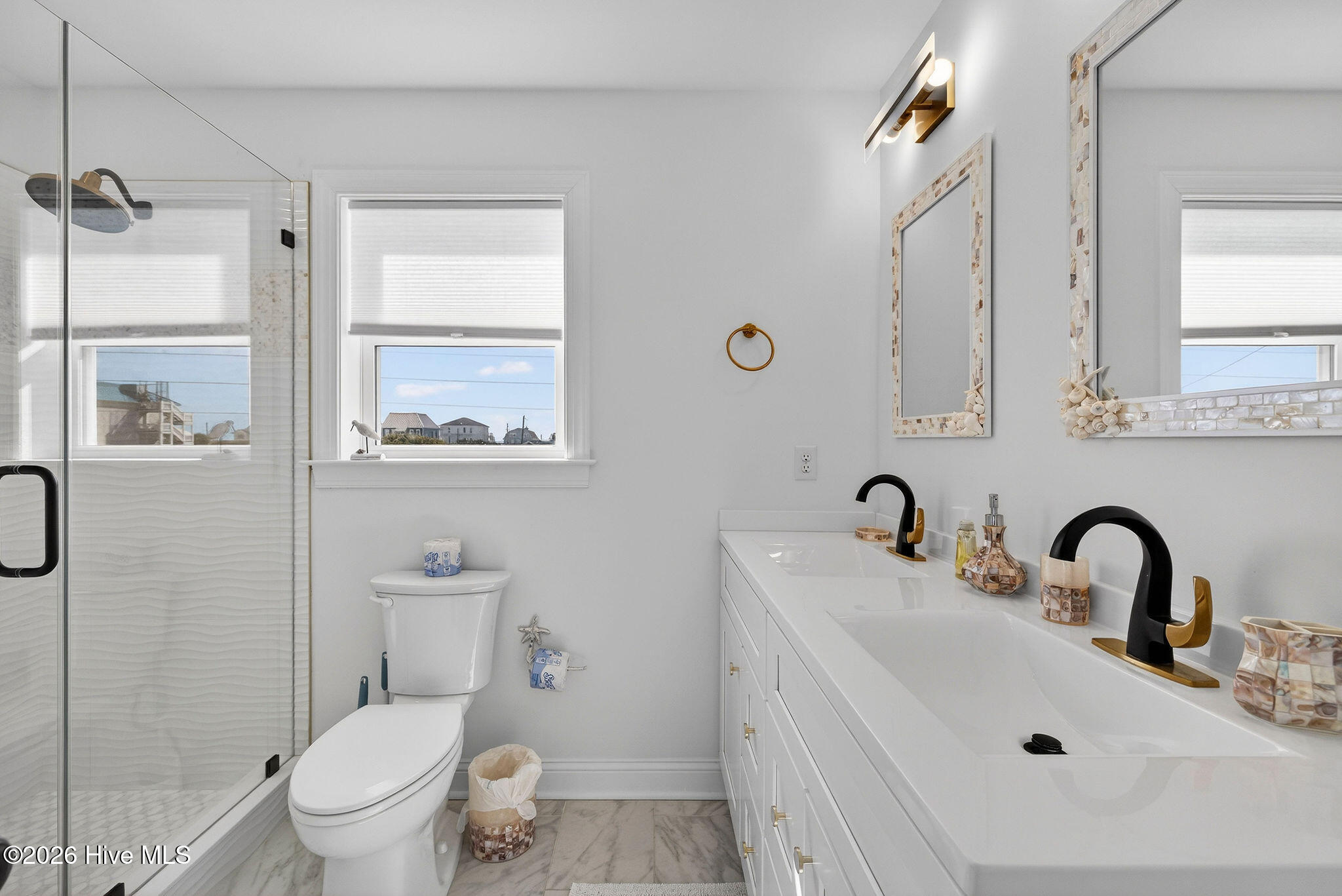 100565541 | Photo 36