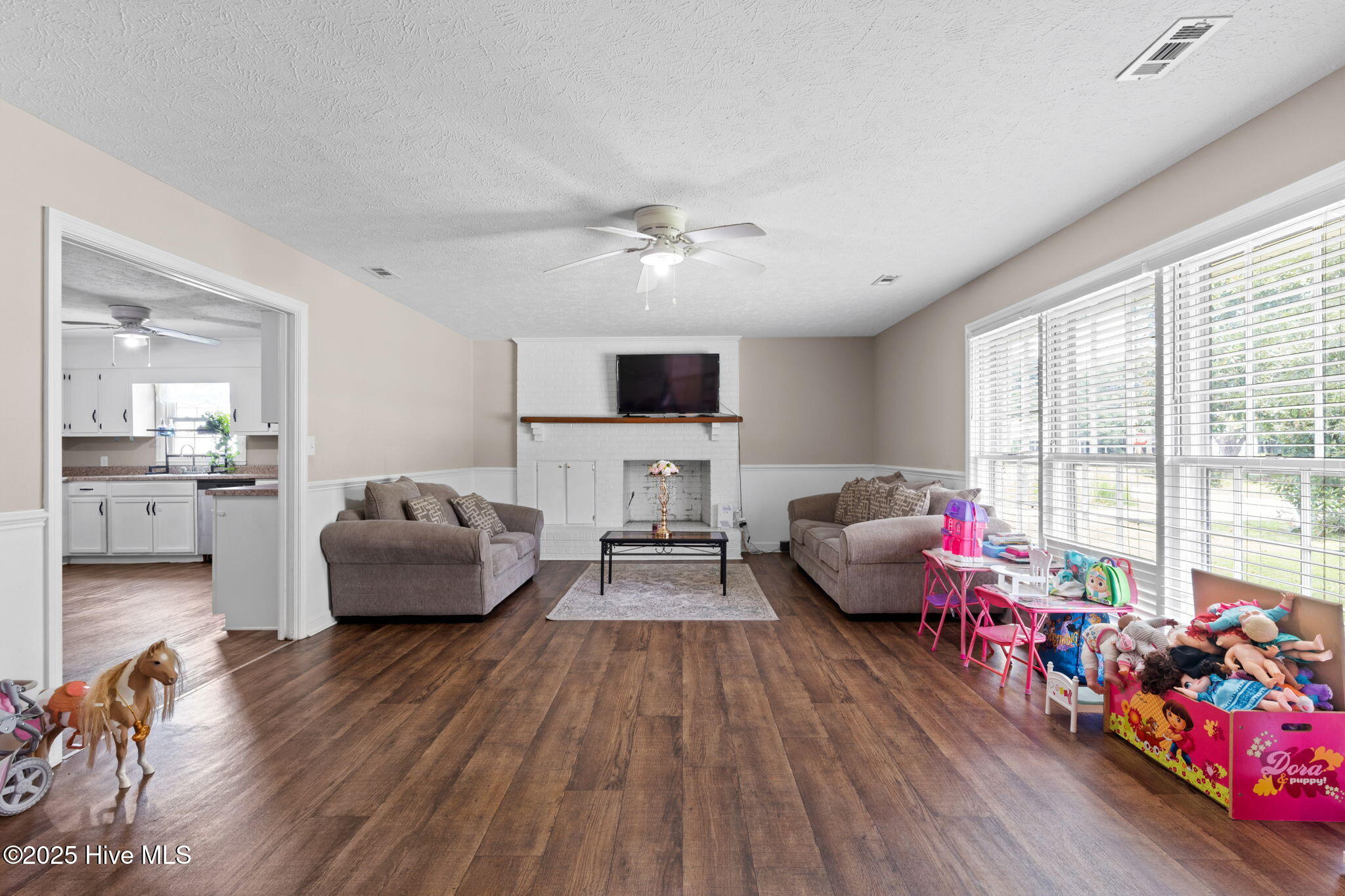 100527355 | Photo 16