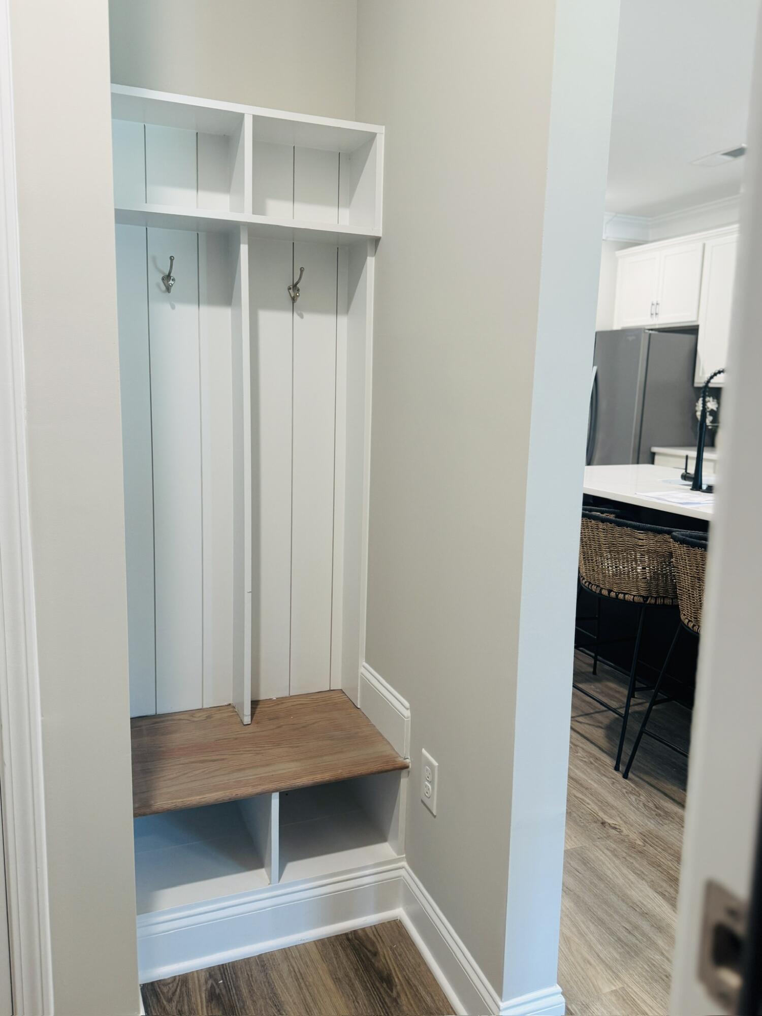 B3387047-48DE-445E-9A57-E2082F3FC343_1_1