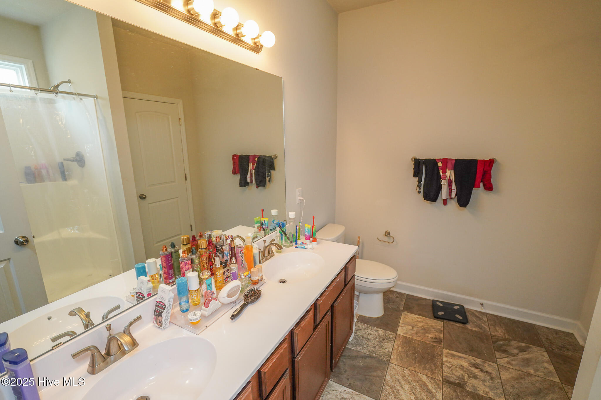 100538282 | Photo 21