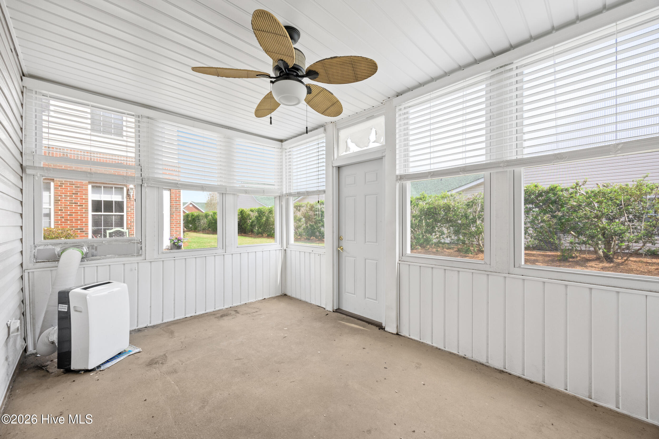 100564303 | Photo 23