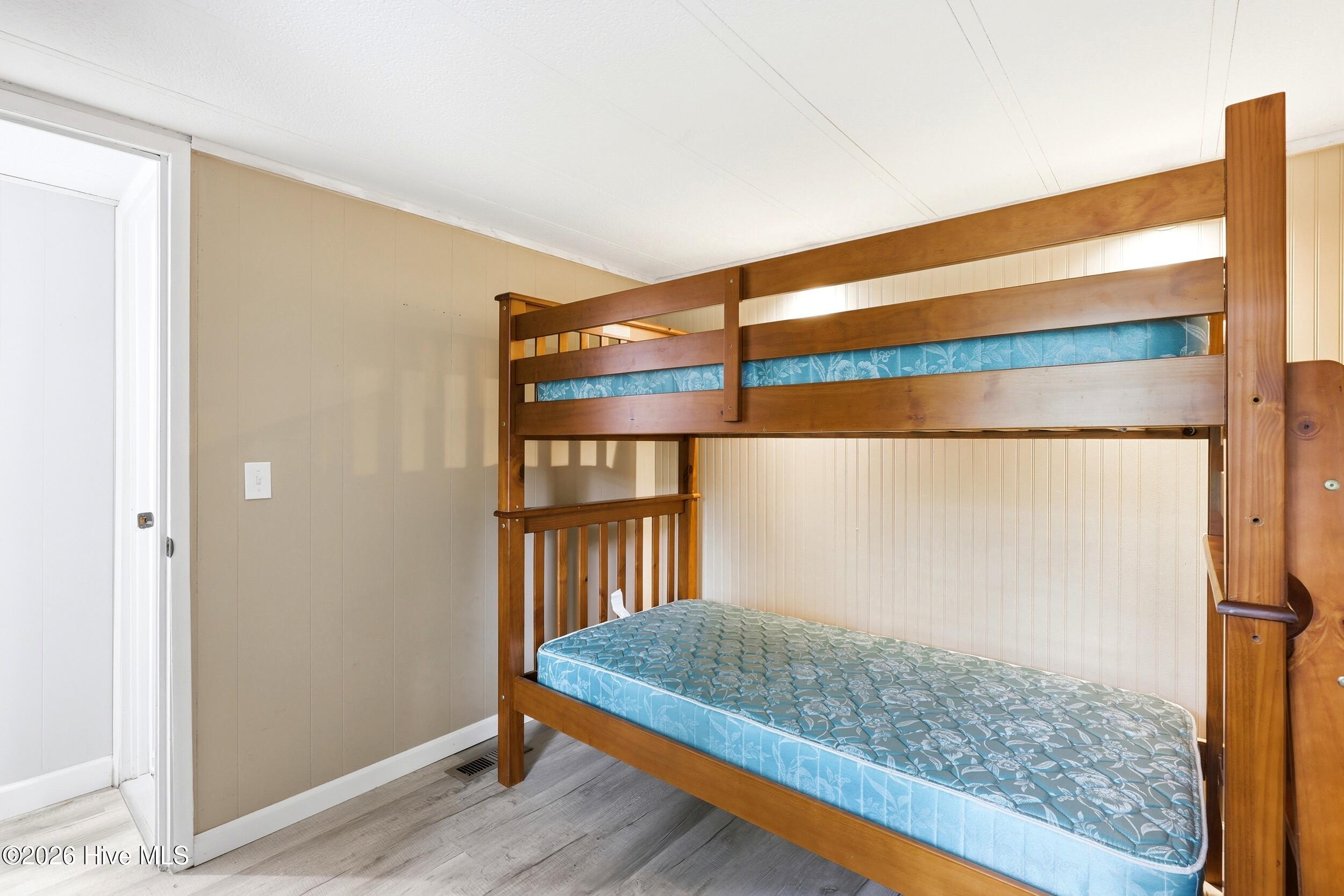 100591323 | Photo 32