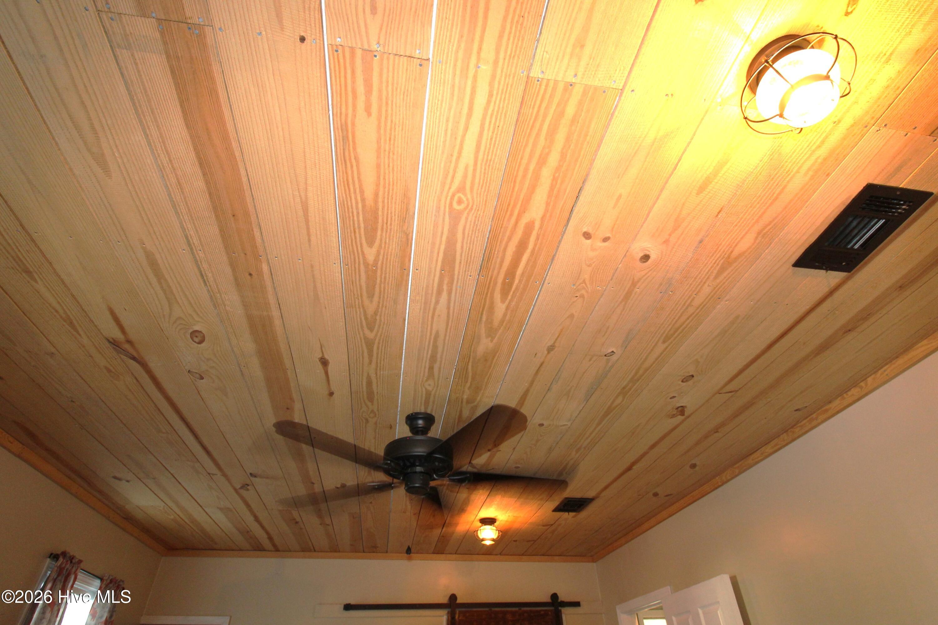 100558935 | Photo 27