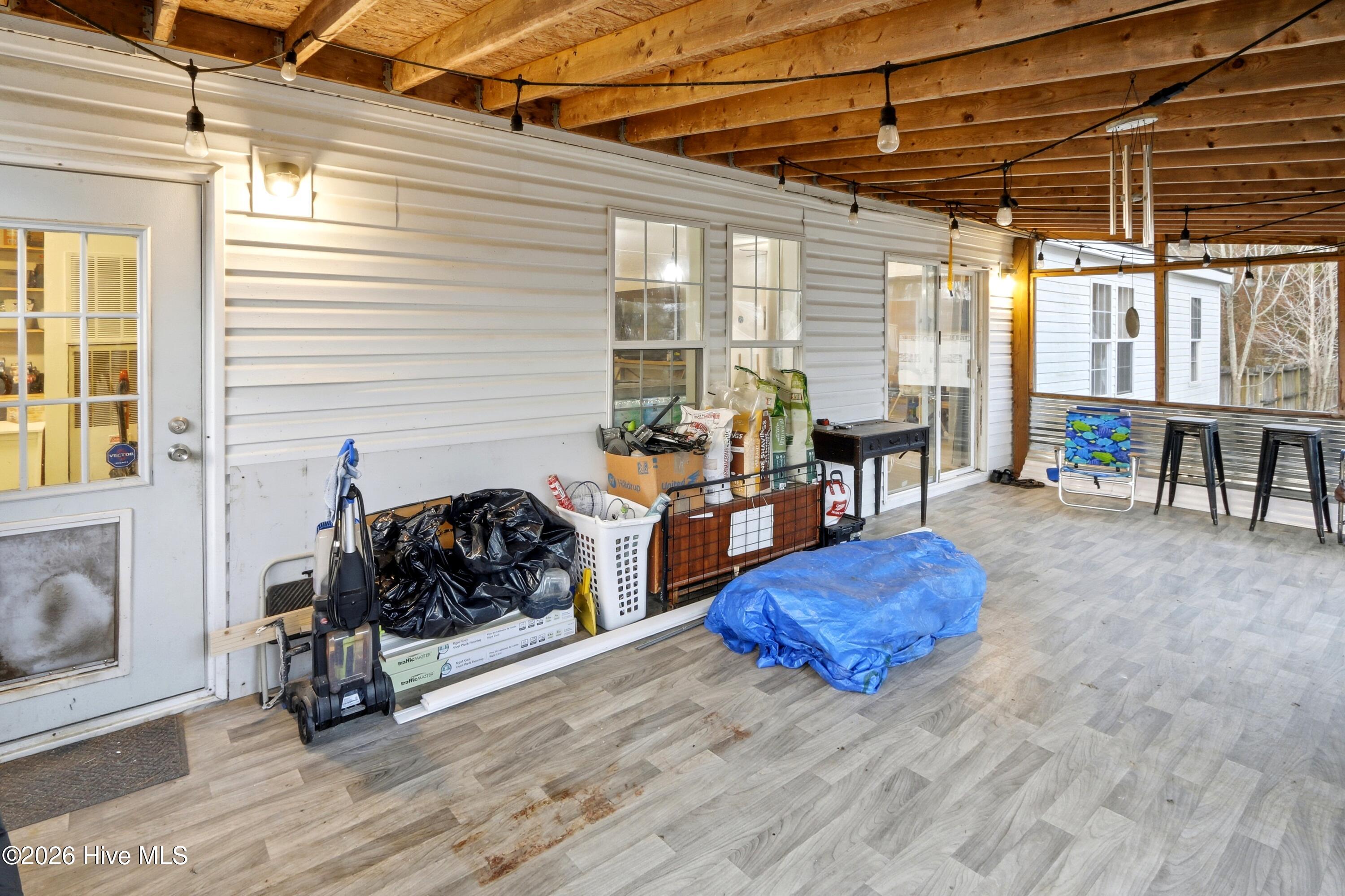 100548935 | Photo 44